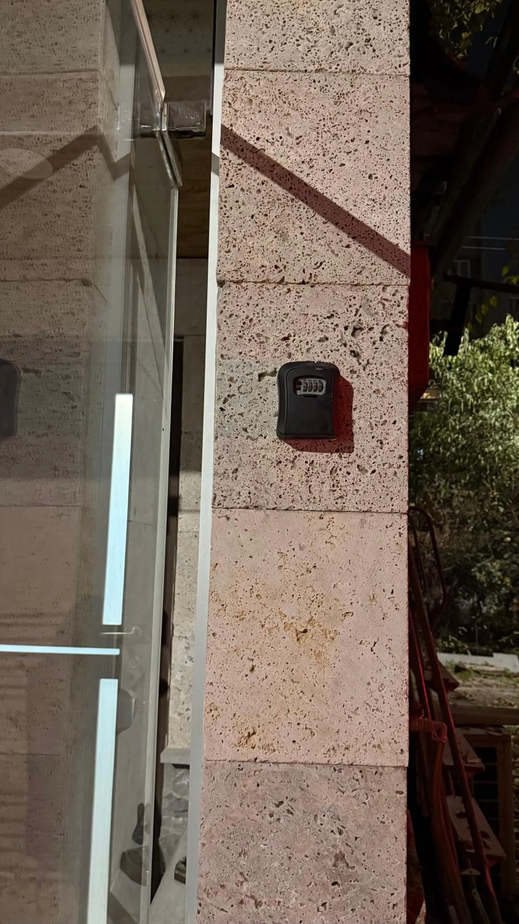 Property building in Vahe's corner house