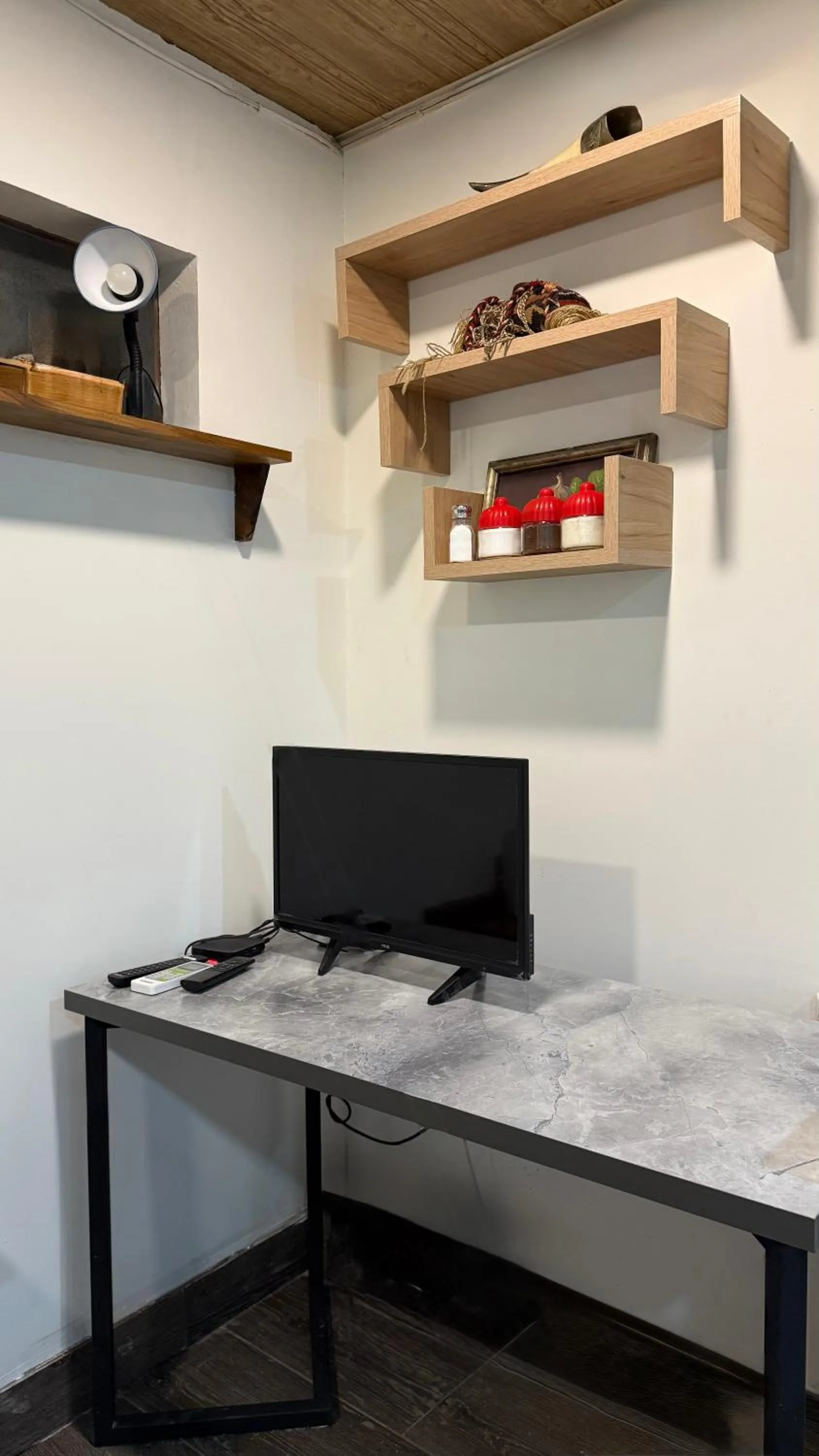 TV and multimedia in Vahe's corner house