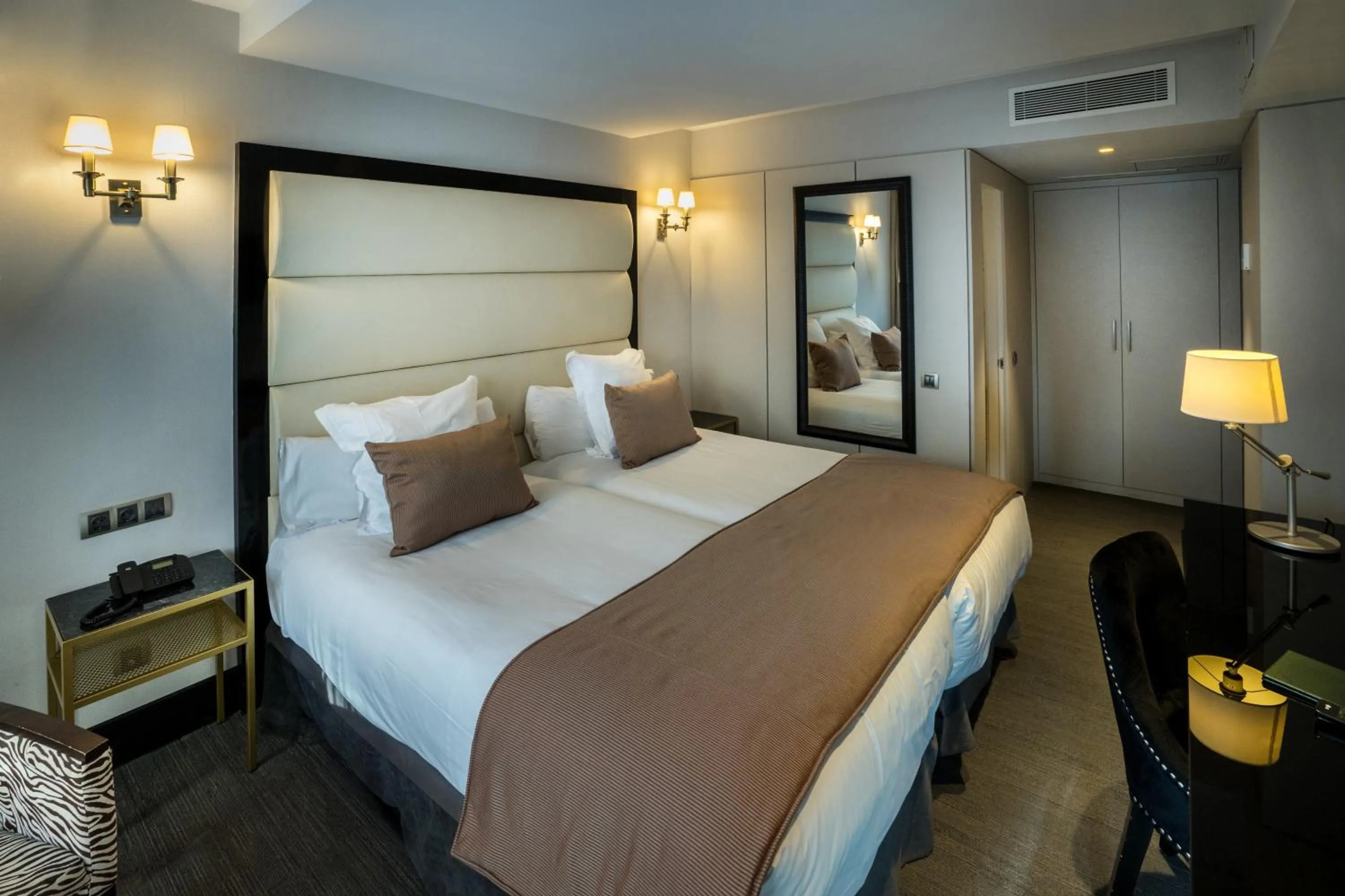 Photo of the whole room, Bed in Hotel Mirador de Chamartín