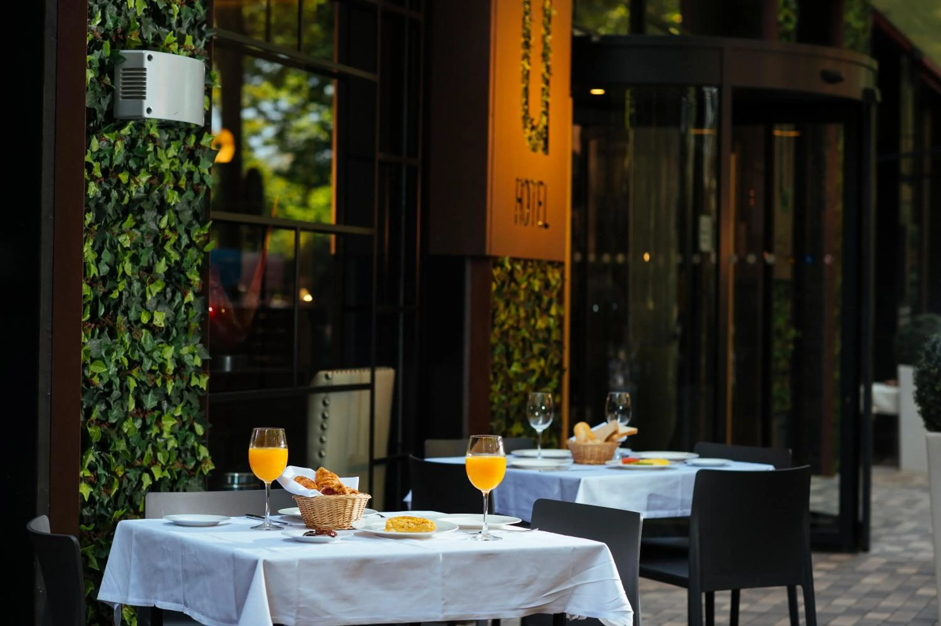 Restaurant/places to eat in Hotel Mirador de Chamartín