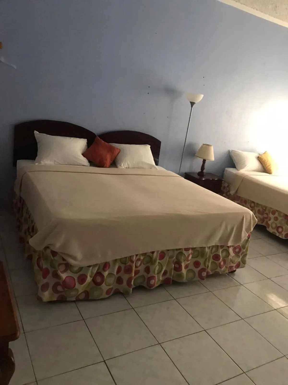 Bedroom, Bed in Tropical Court Hotel