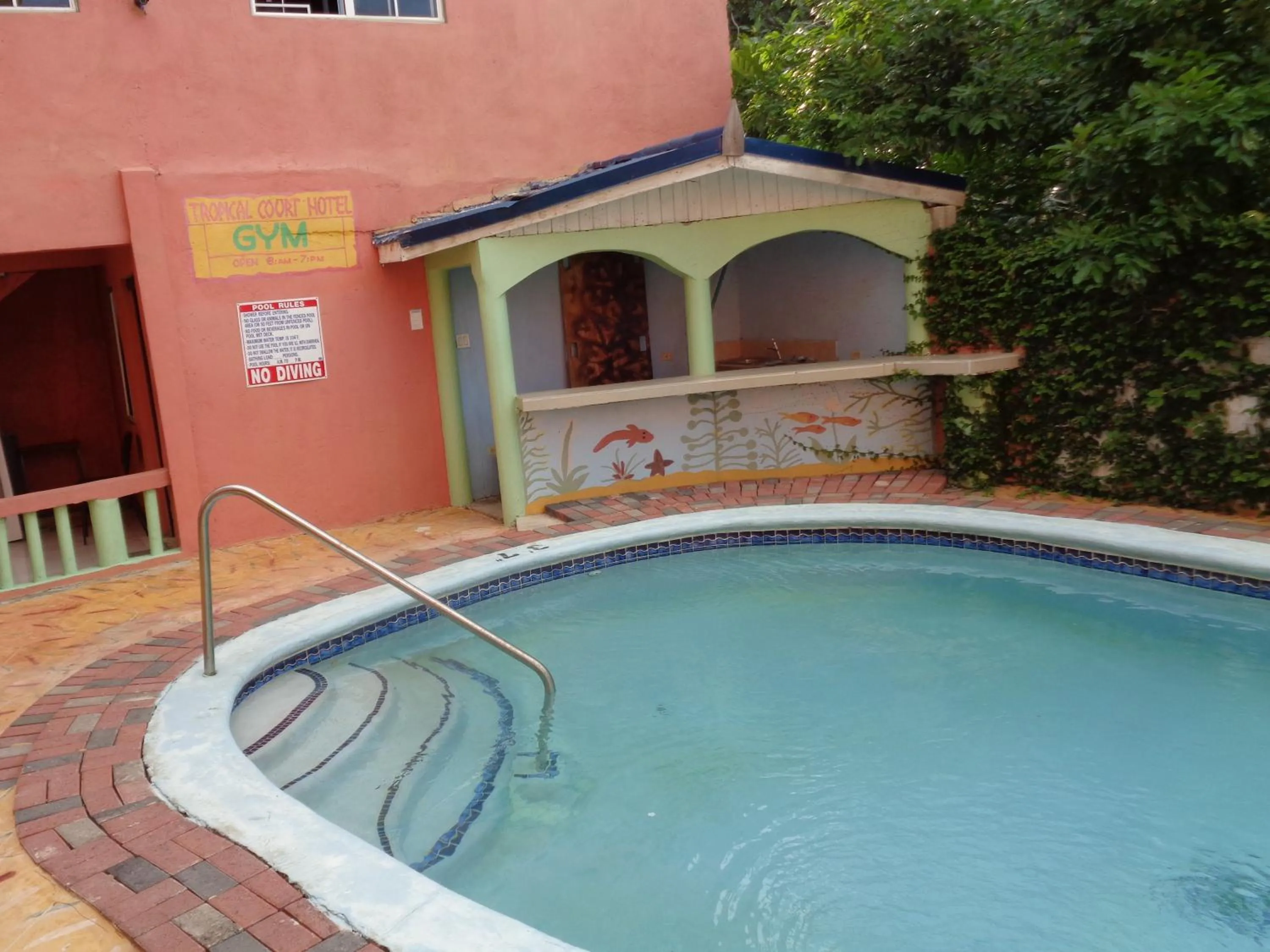 Tropical Court Hotel