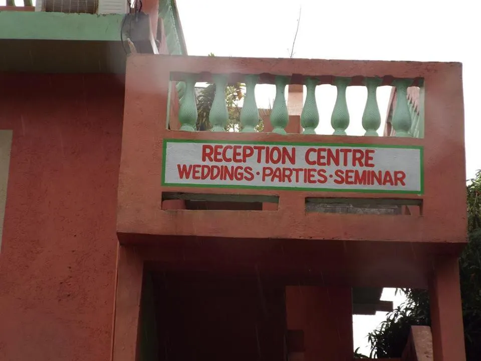 Tropical Court Hotel