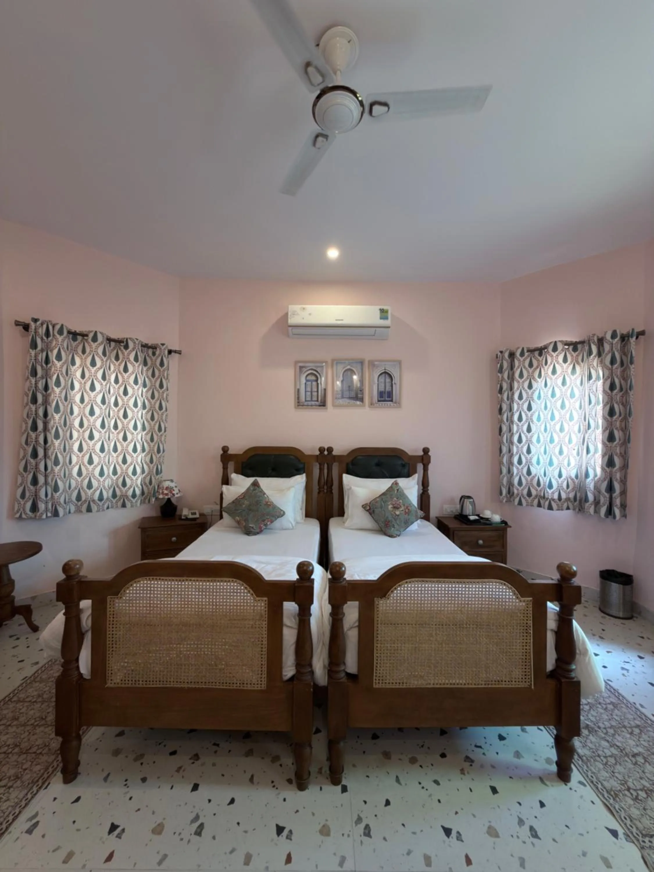 Garden view, Bed in KothiPushkar