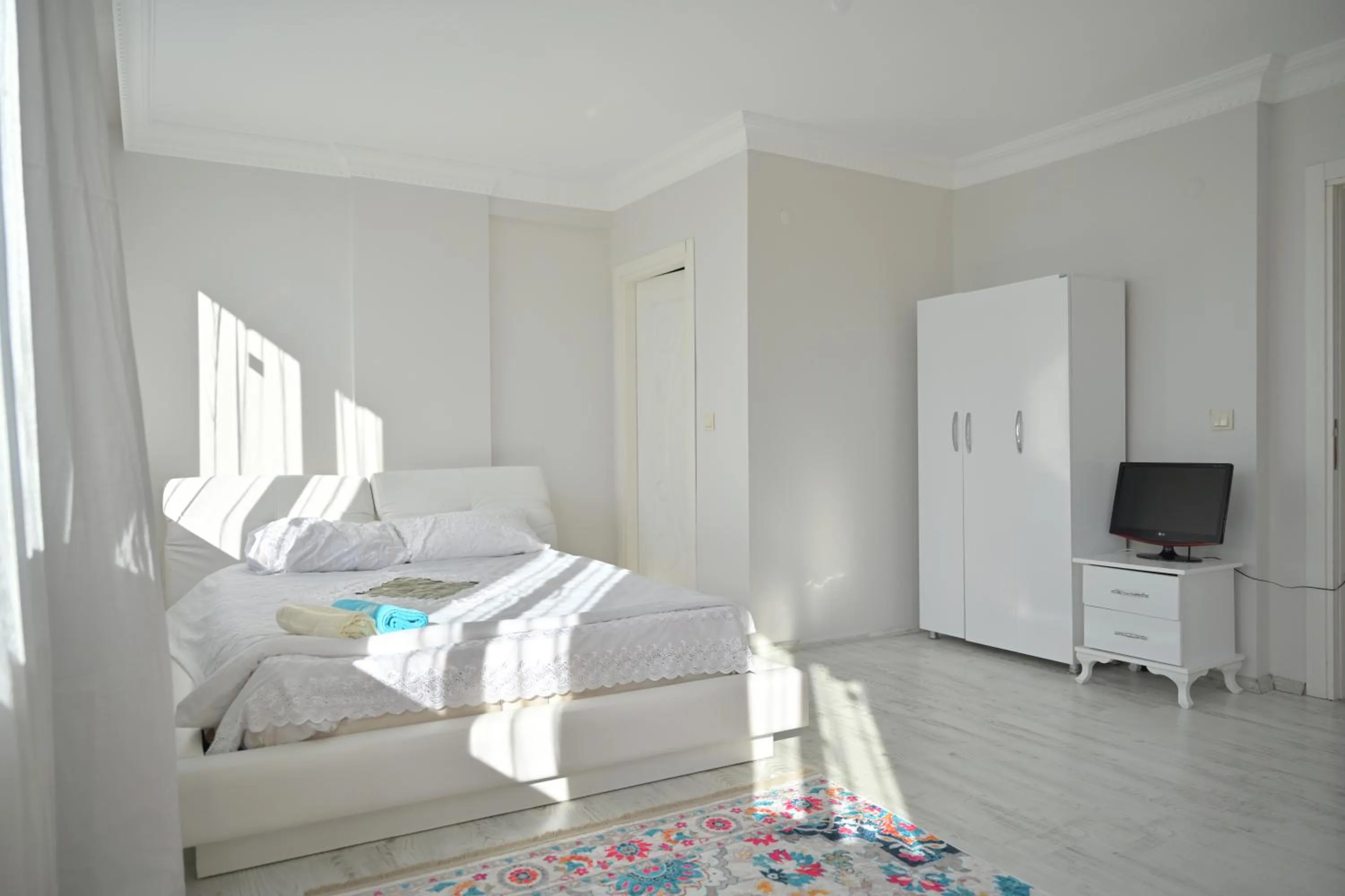 Bed in Ahmet teacher's villa, 6 minutes from the airport