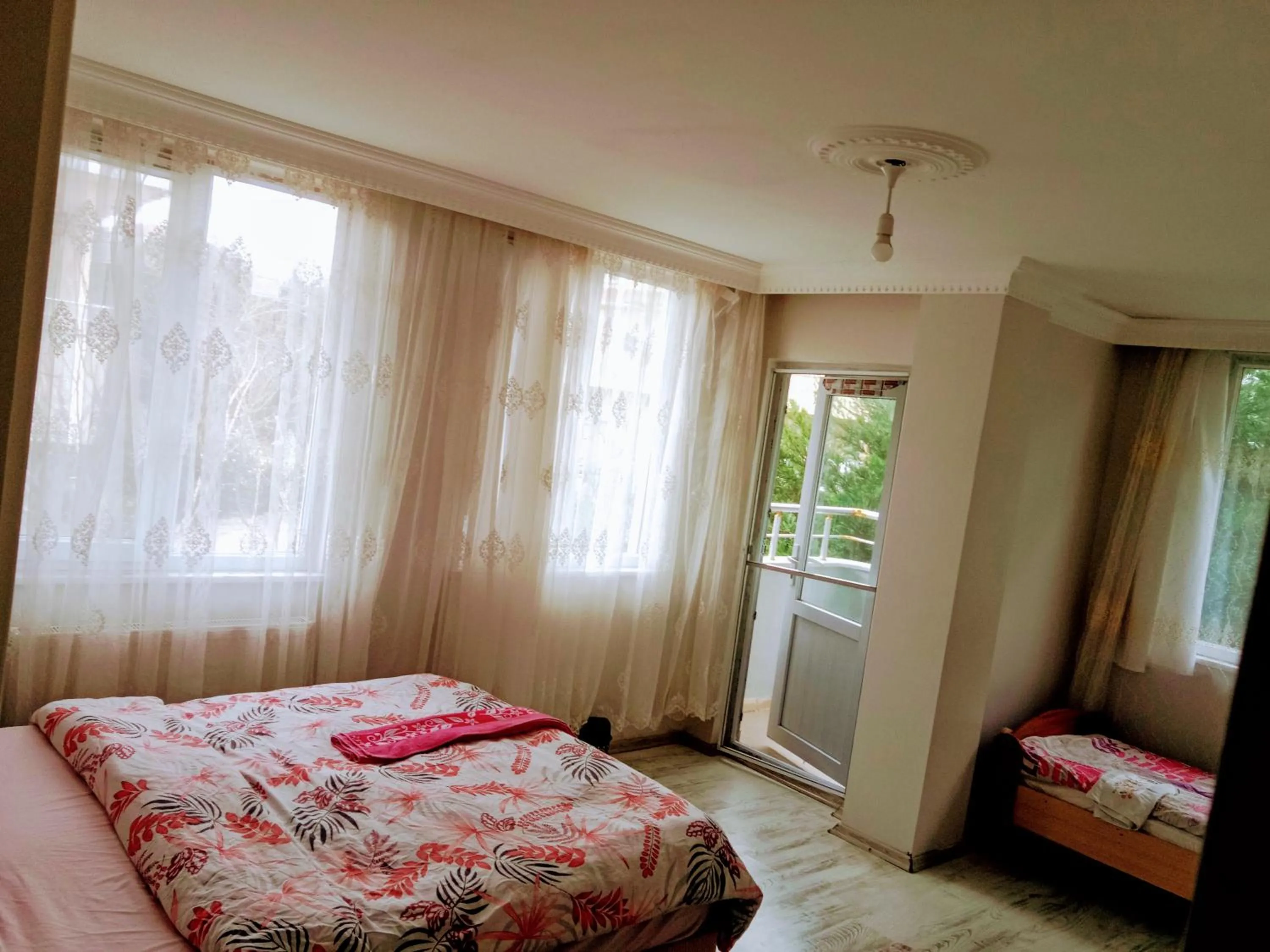 Bed in Ahmet teacher's villa, 6 minutes from the airport