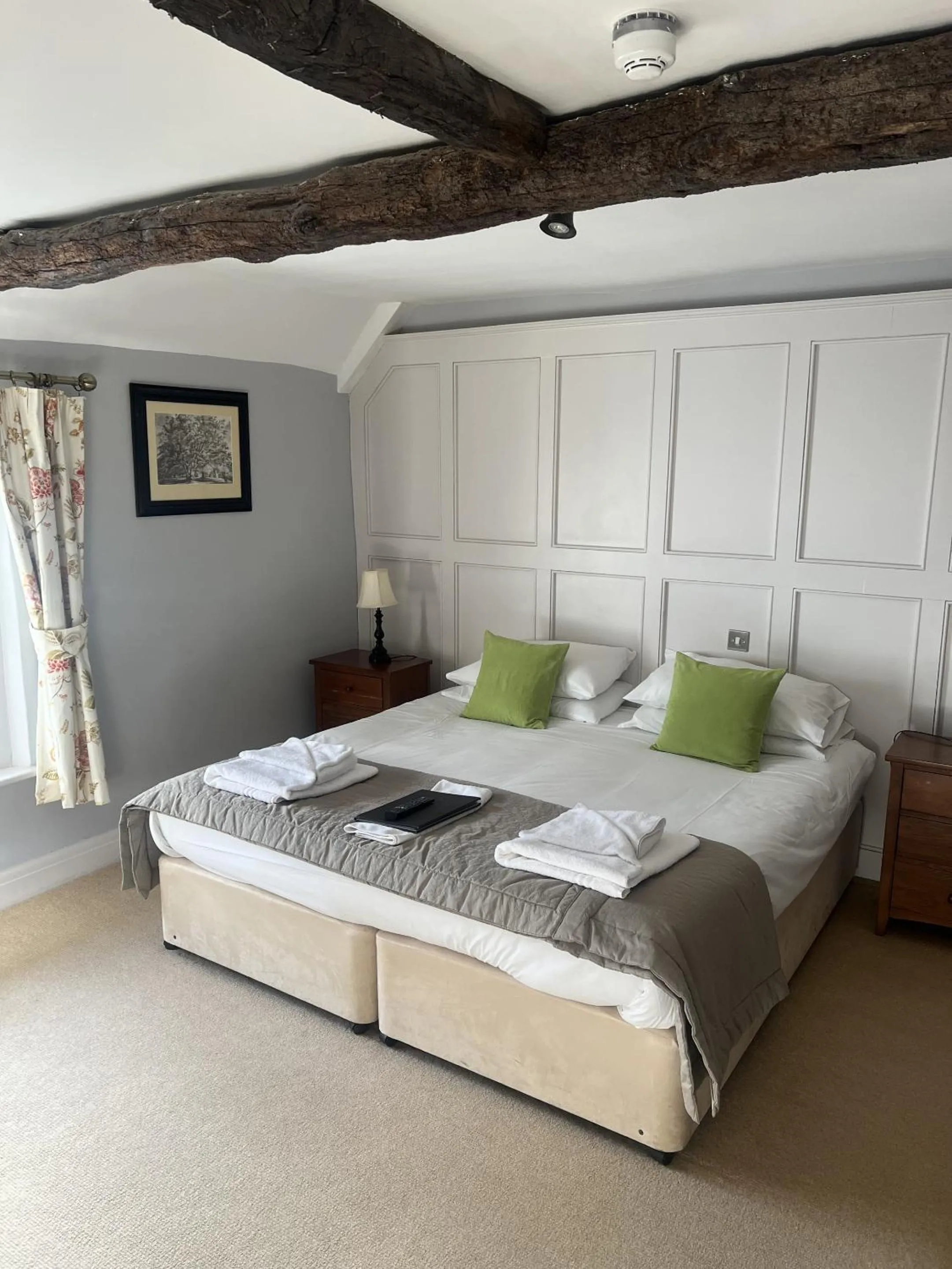 Bedroom, Bed in The George Inn