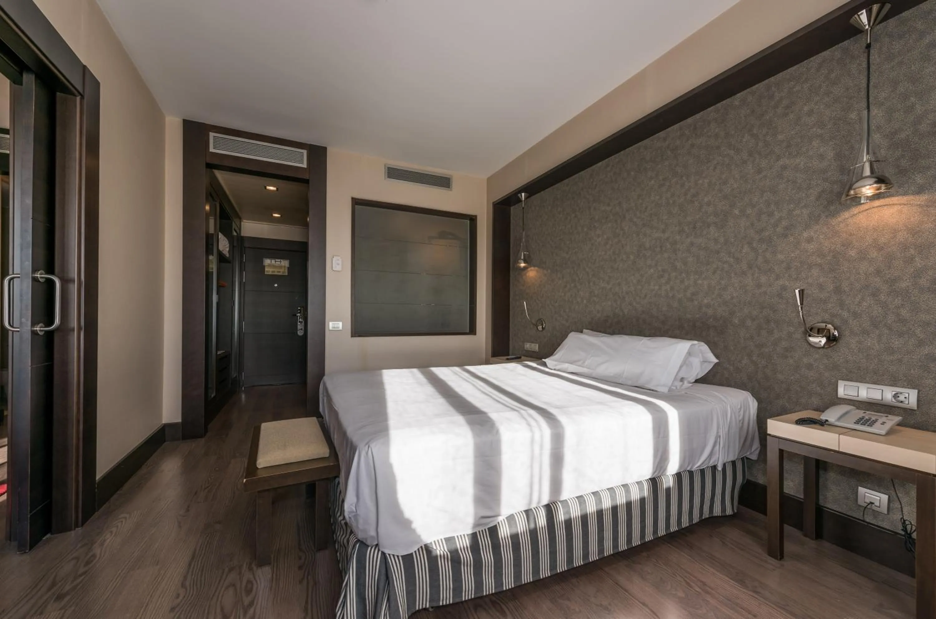 Photo of the whole room, Bed in Hotel Mercader