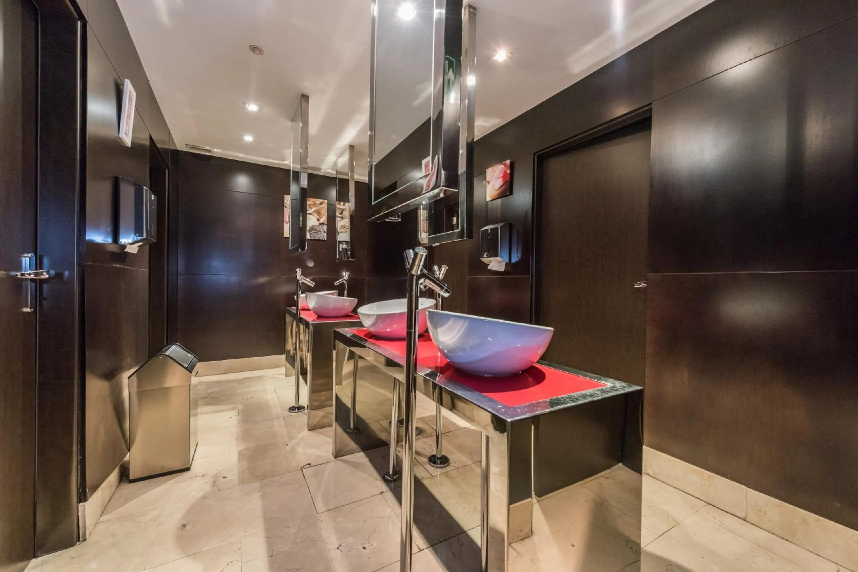 Public Bath in Hotel Mercader