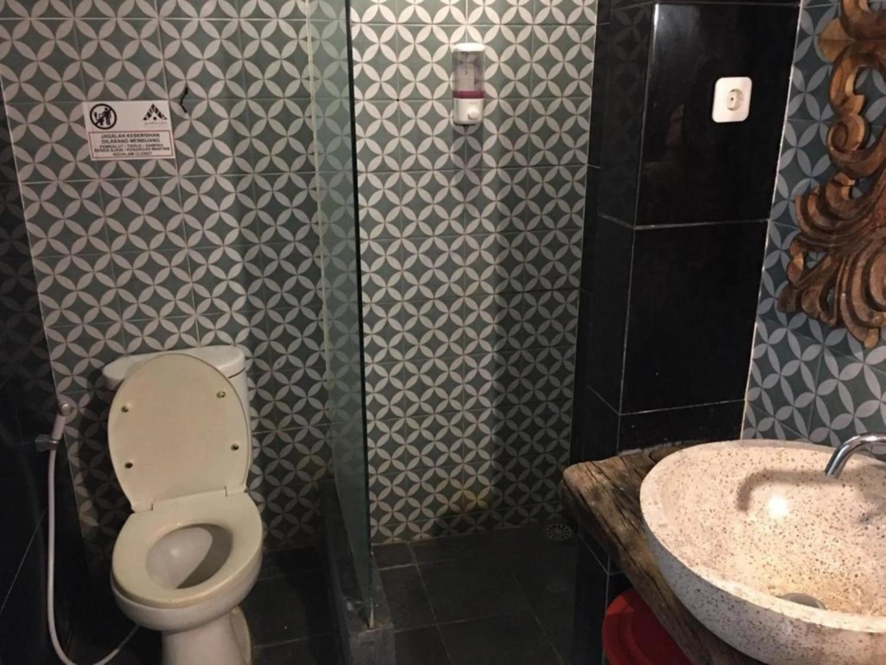 Shower in Grand Mulia Sakinah Boutique Resort Pandaan