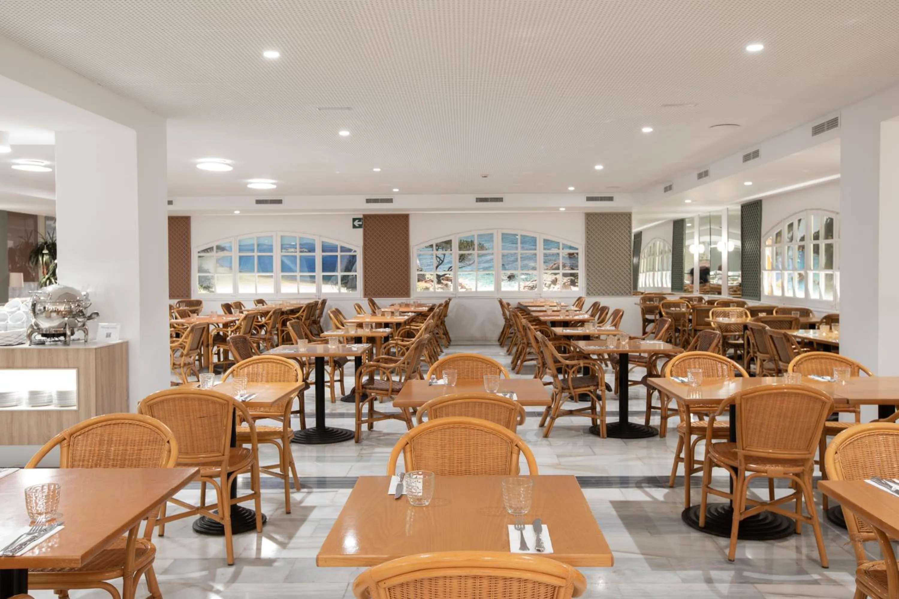 Restaurant/places to eat in Prestige Sant Marc