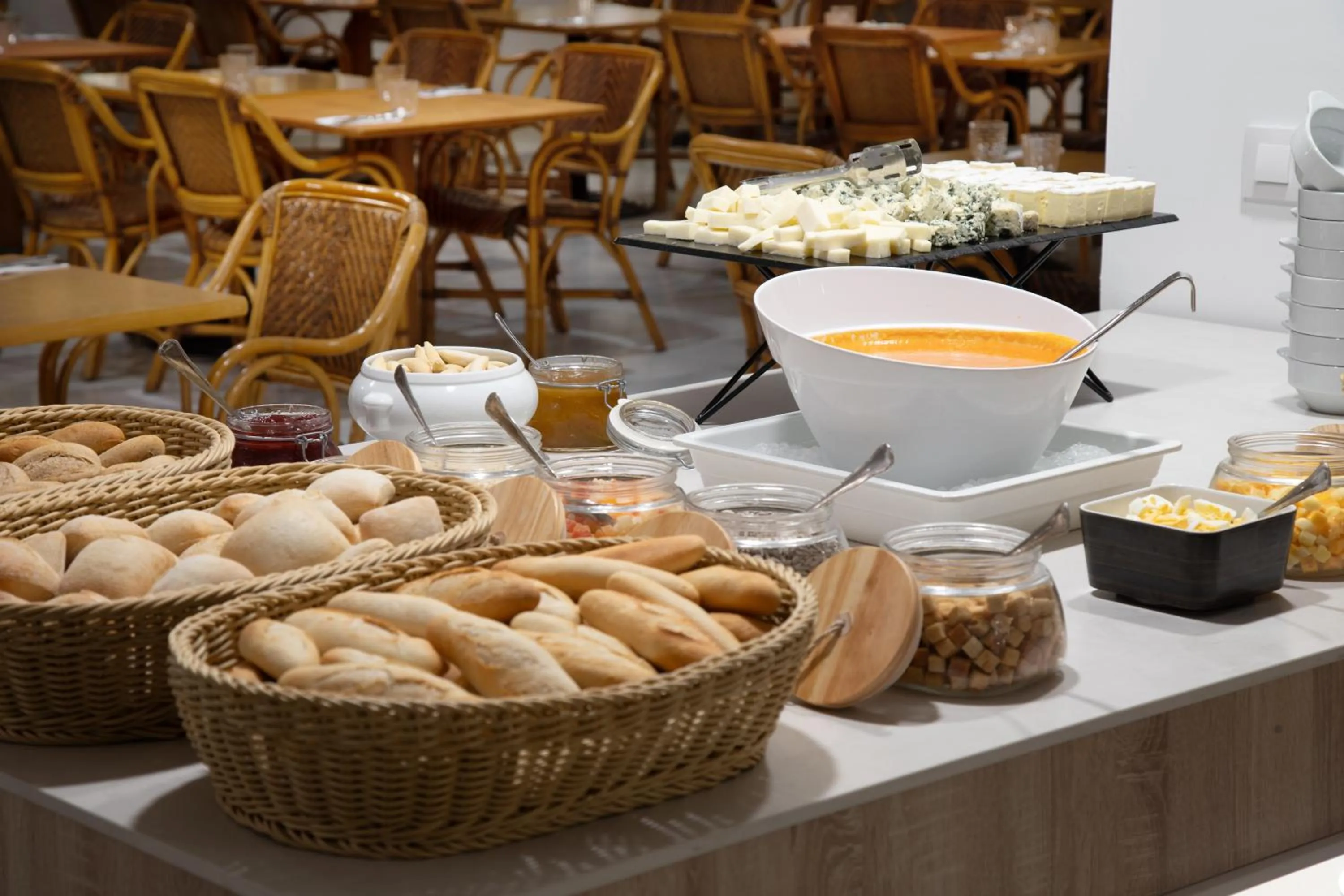 Restaurant/places to eat in Prestige Sant Marc