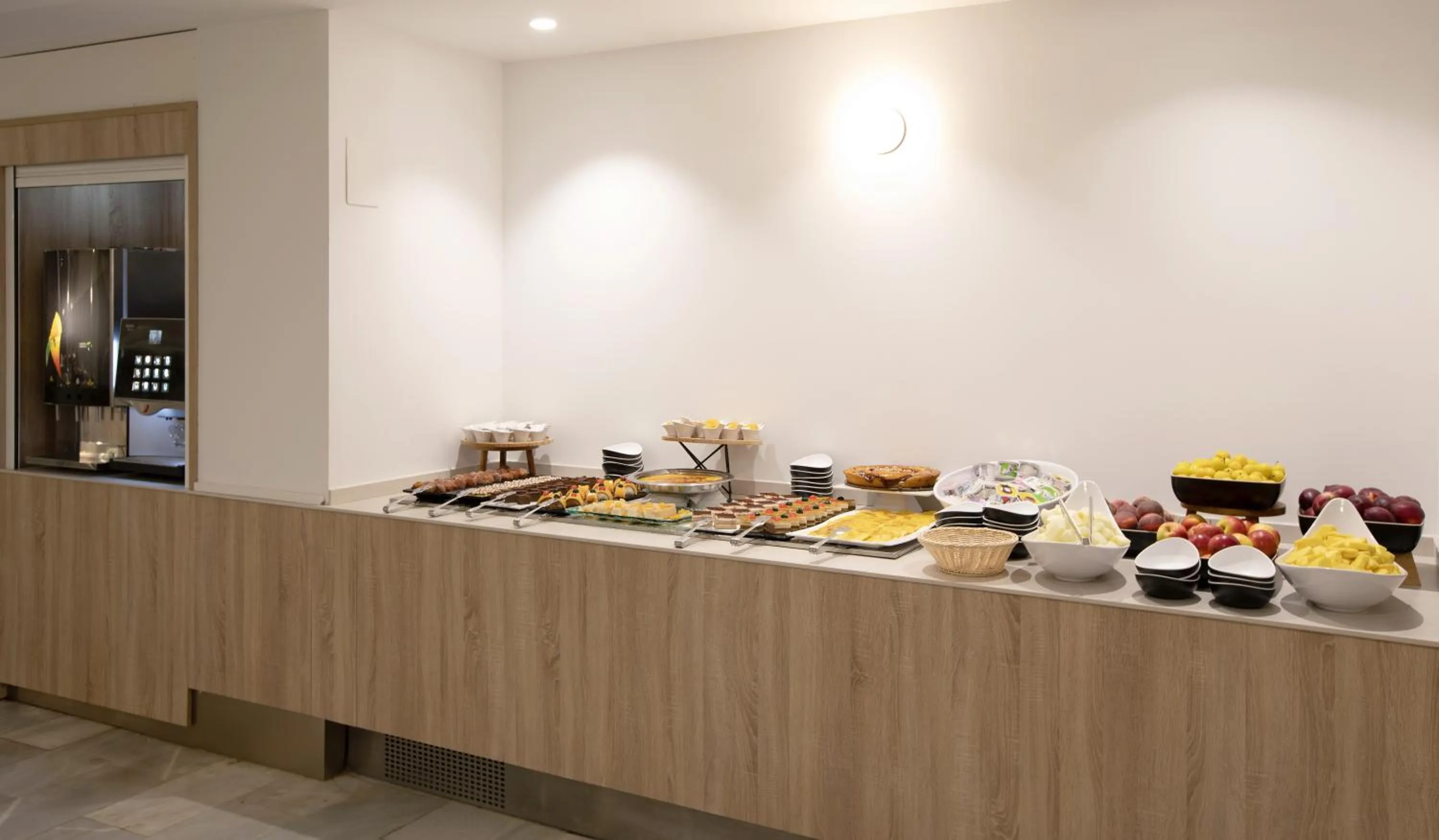 Restaurant/places to eat in Prestige Sant Marc