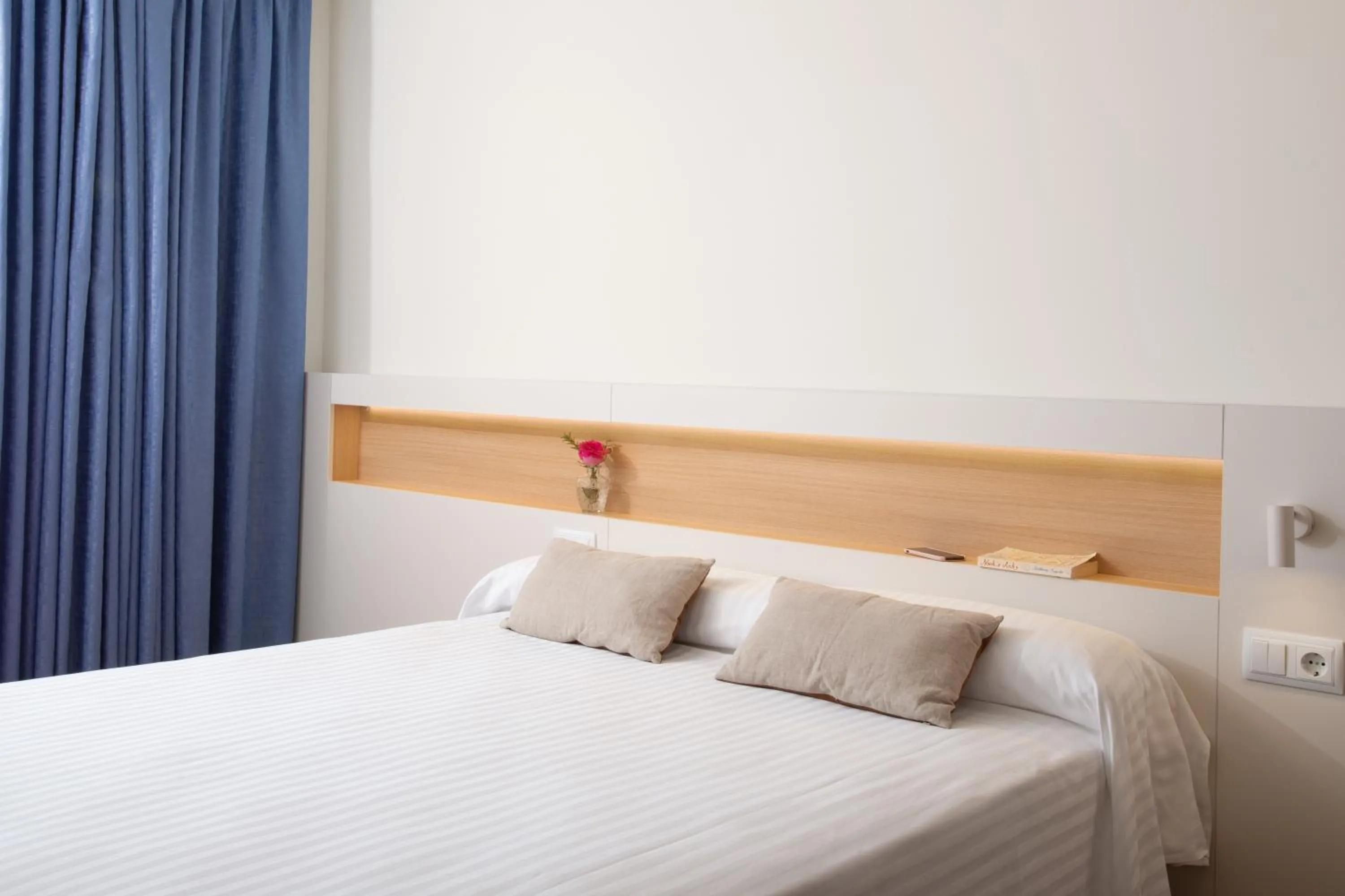 Photo of the whole room, Bed in Prestige Sant Marc