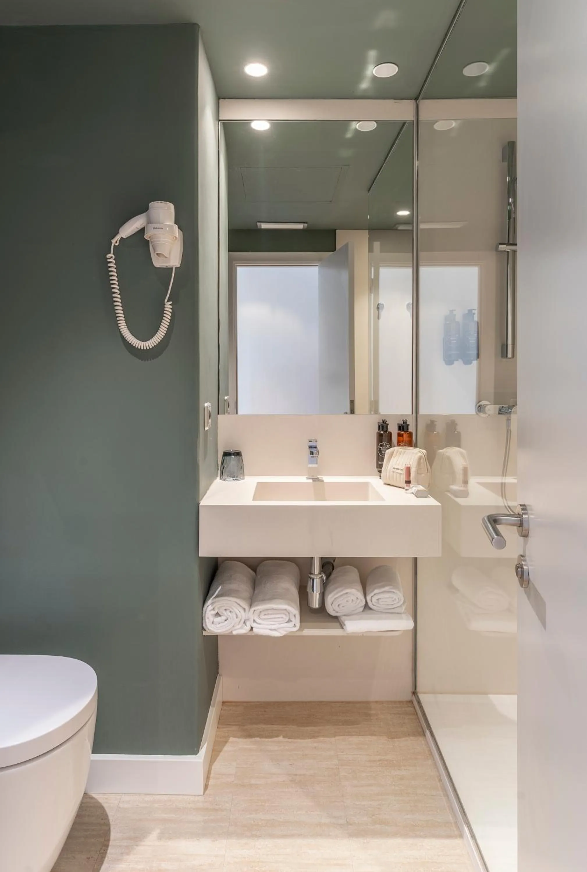 Shower in Prestige Victoria