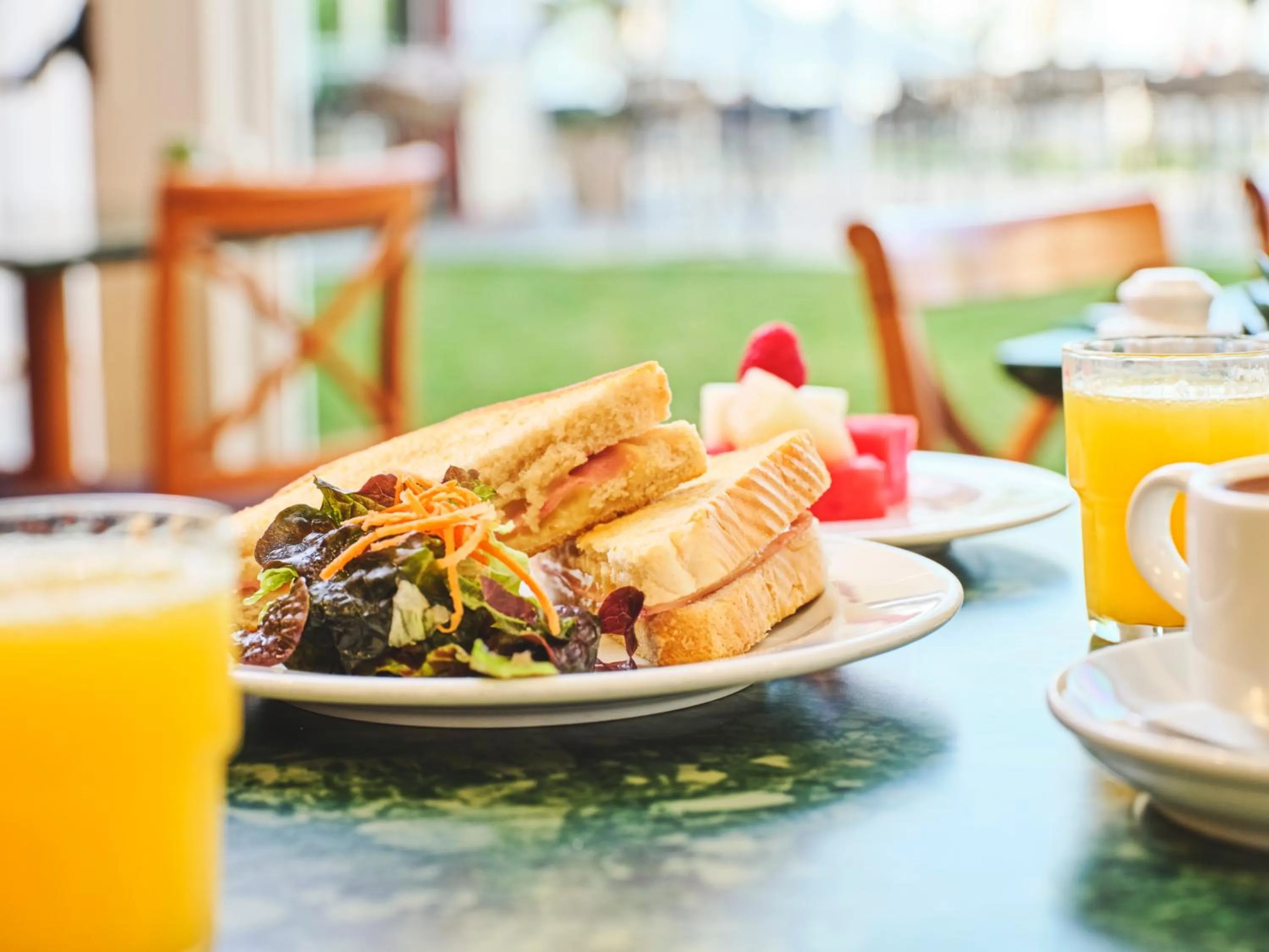 Food and drinks in Prestige Victoria