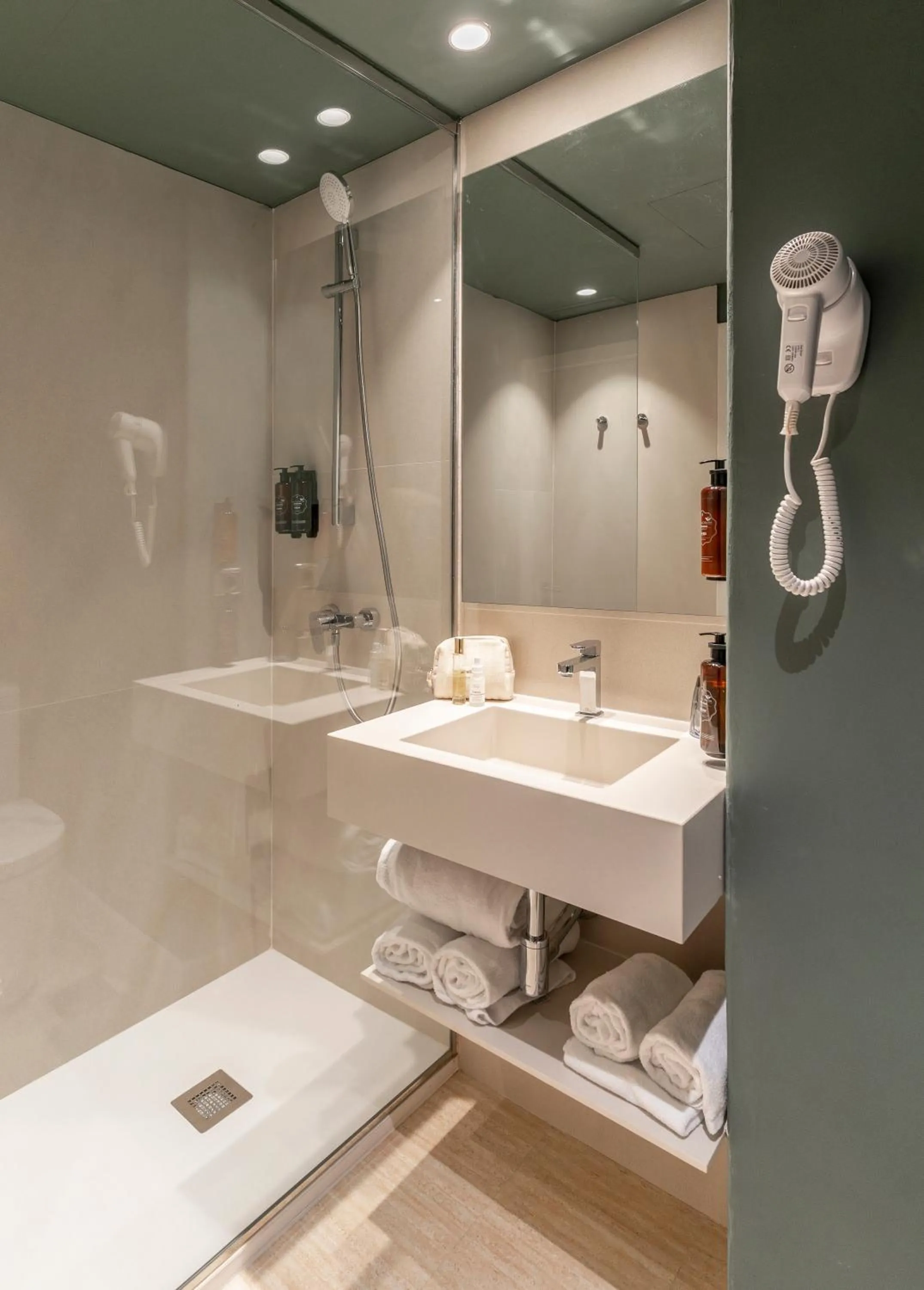 Shower in Prestige Victoria