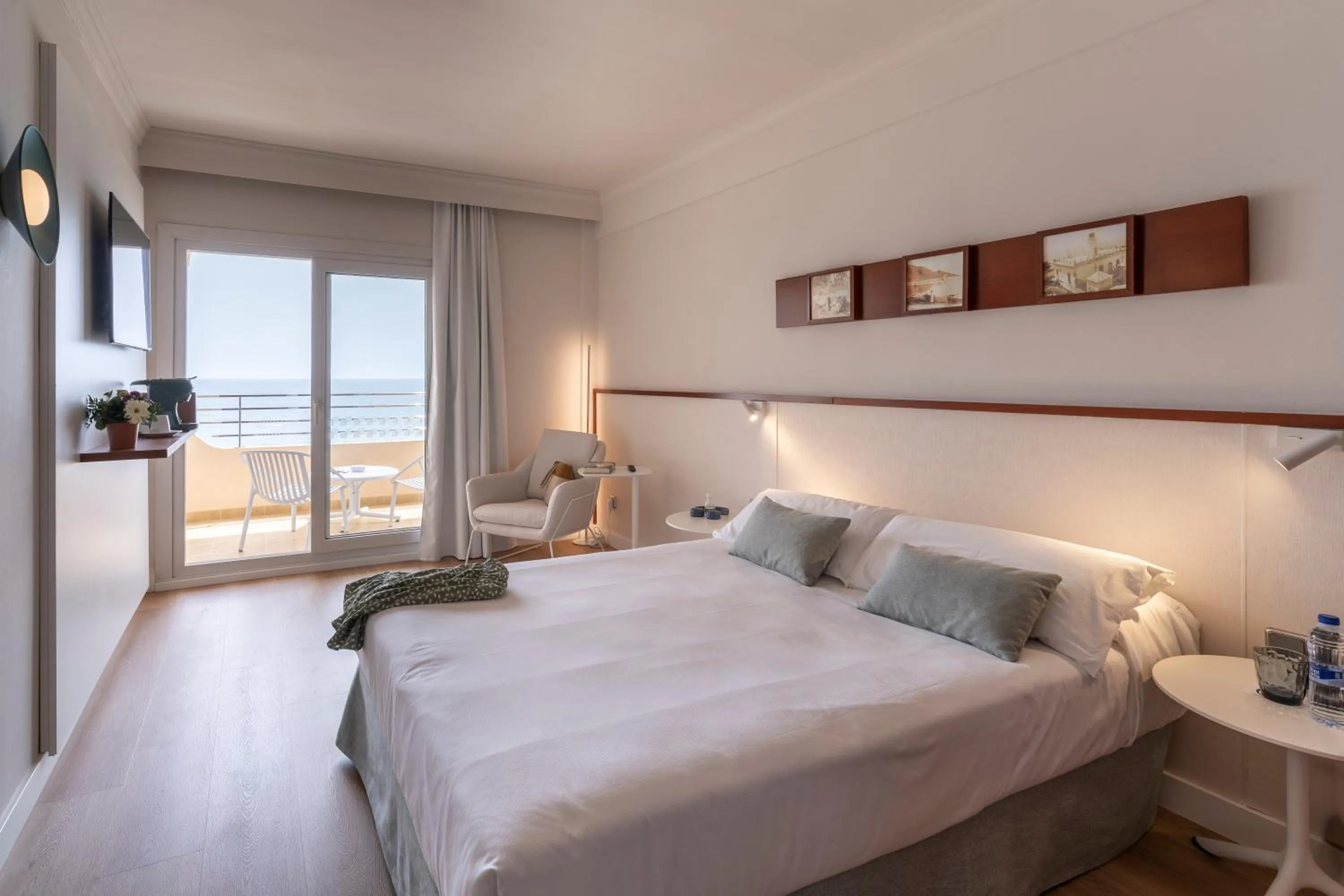 Bed in Prestige Victoria