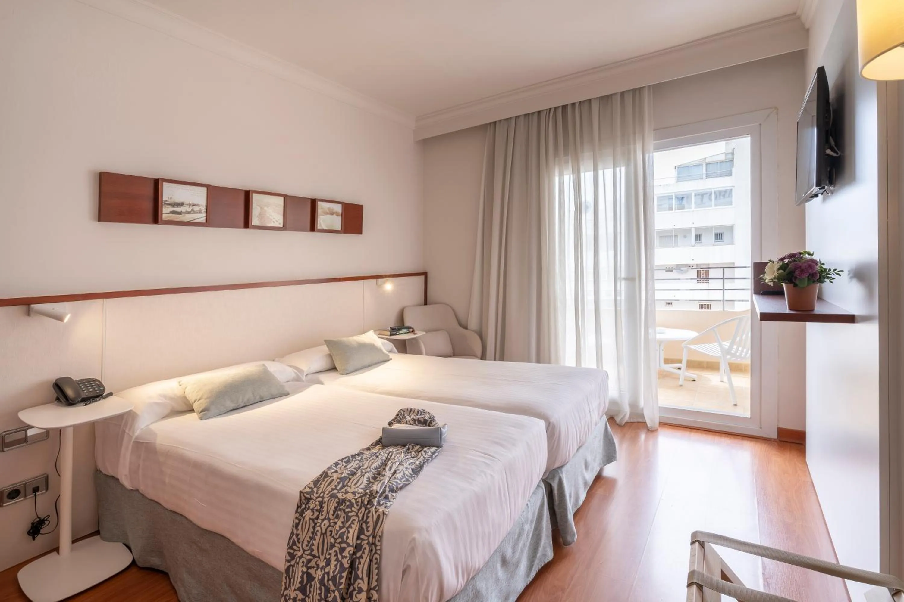 Bed in Prestige Victoria