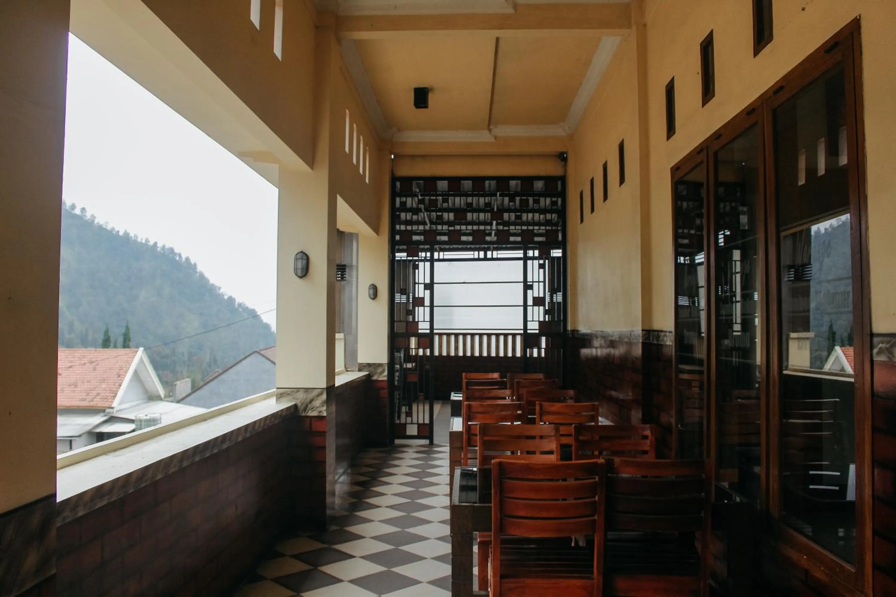 Restaurant/places to eat in SM Bromo Hotel