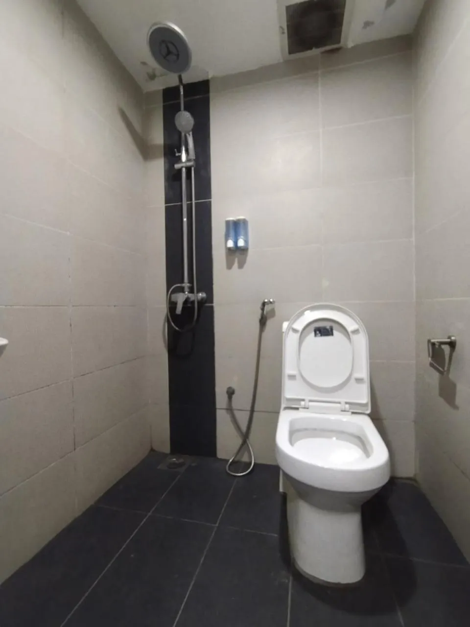 Bathroom in Super OYO 90668 Joy Inn