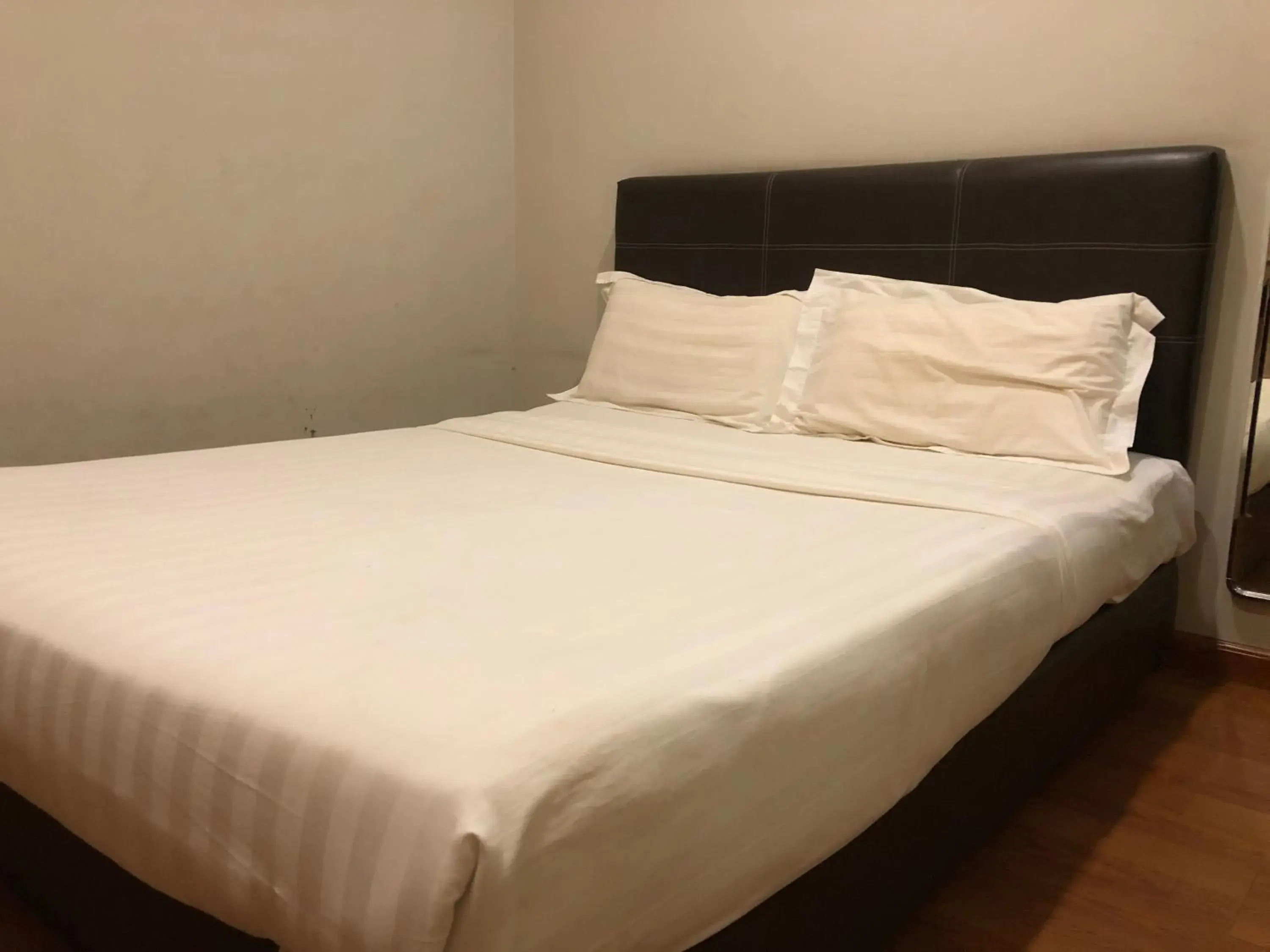 Deluxe Double Room in Super OYO 90668 Joy Inn Deluxe Double Room in Super OYO 90668 Joy Inn