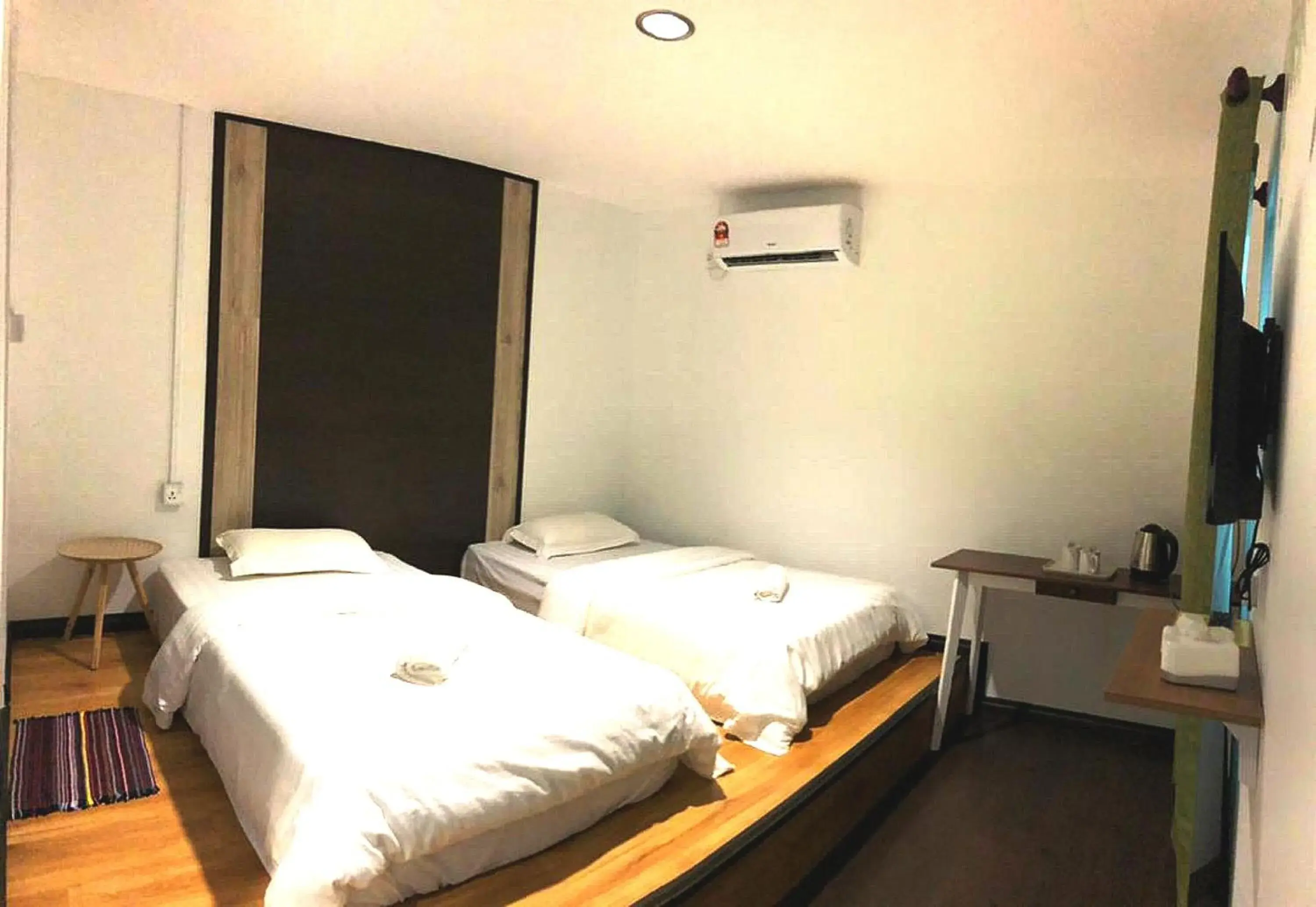 Twin Room with Private Bathroom - single occupancy in OYO HOME 90667 Chen Room Bs Twin Room with Private Bathroom - single occupancy in OYO HOME 90667 Chen Room Bs