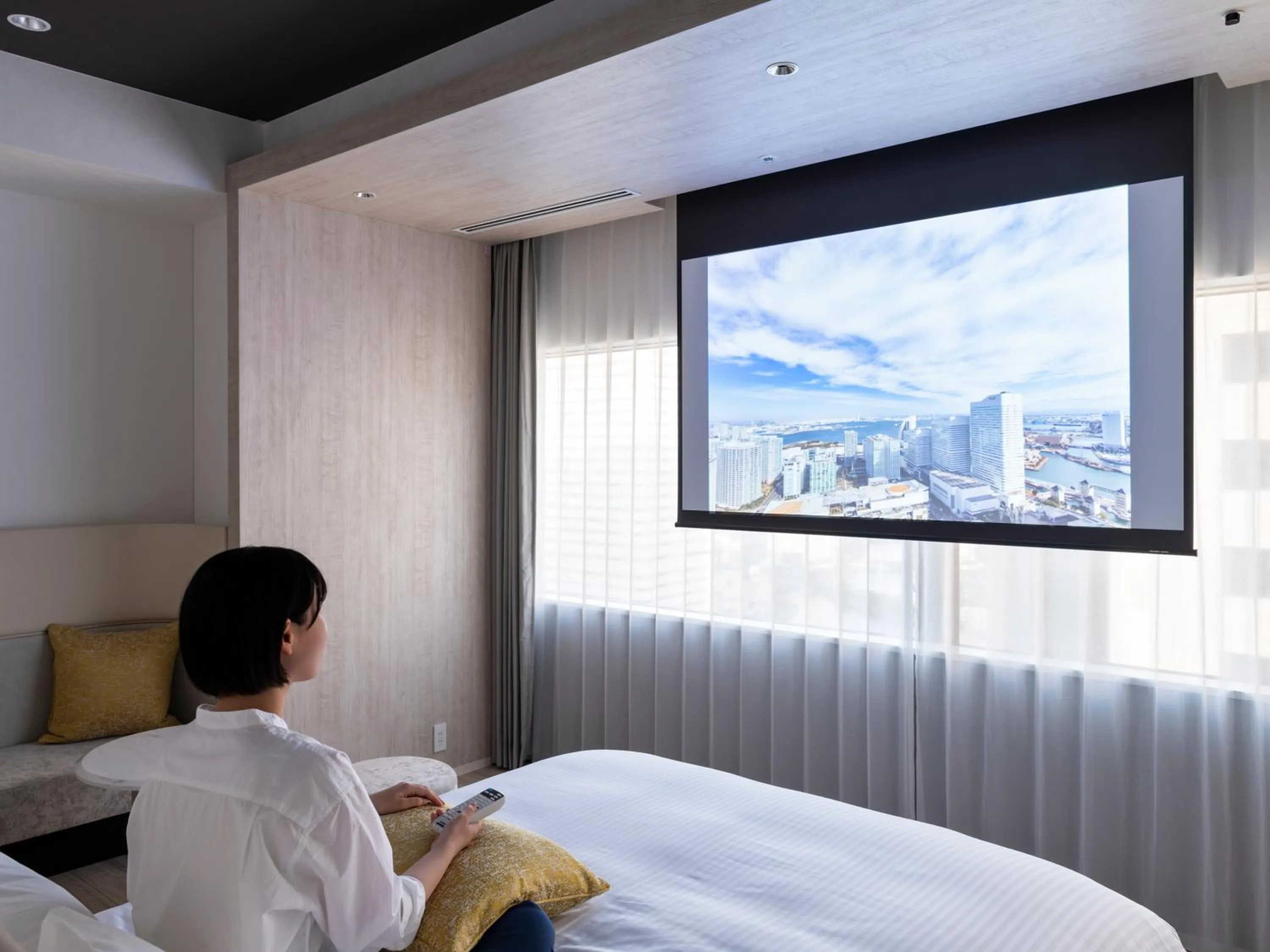 View (from property/room), Bed in Mitsui Garden Hotel Yokohama Minatomirai Premier