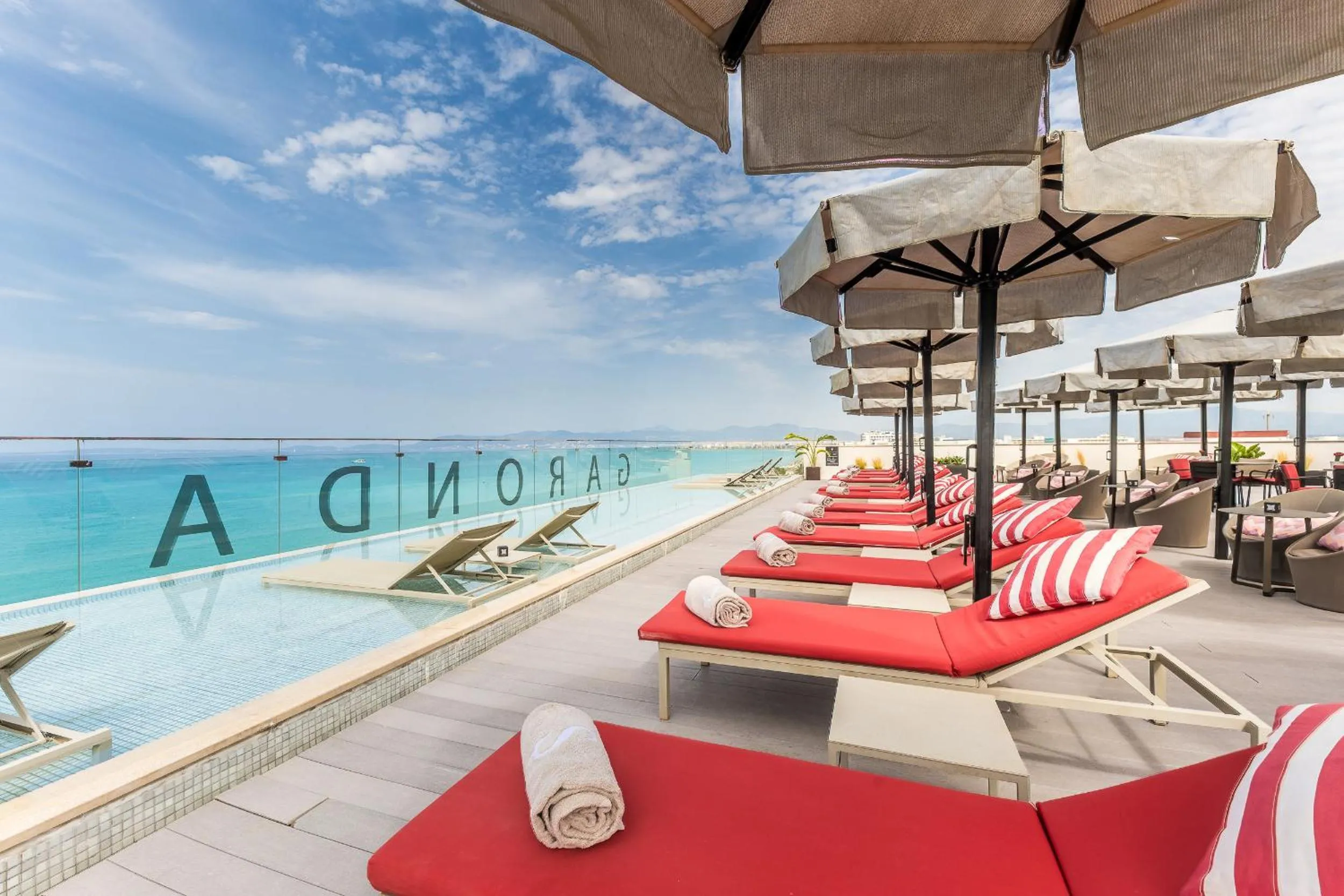 Swimming pool in Pure Salt Garonda - Adults Only