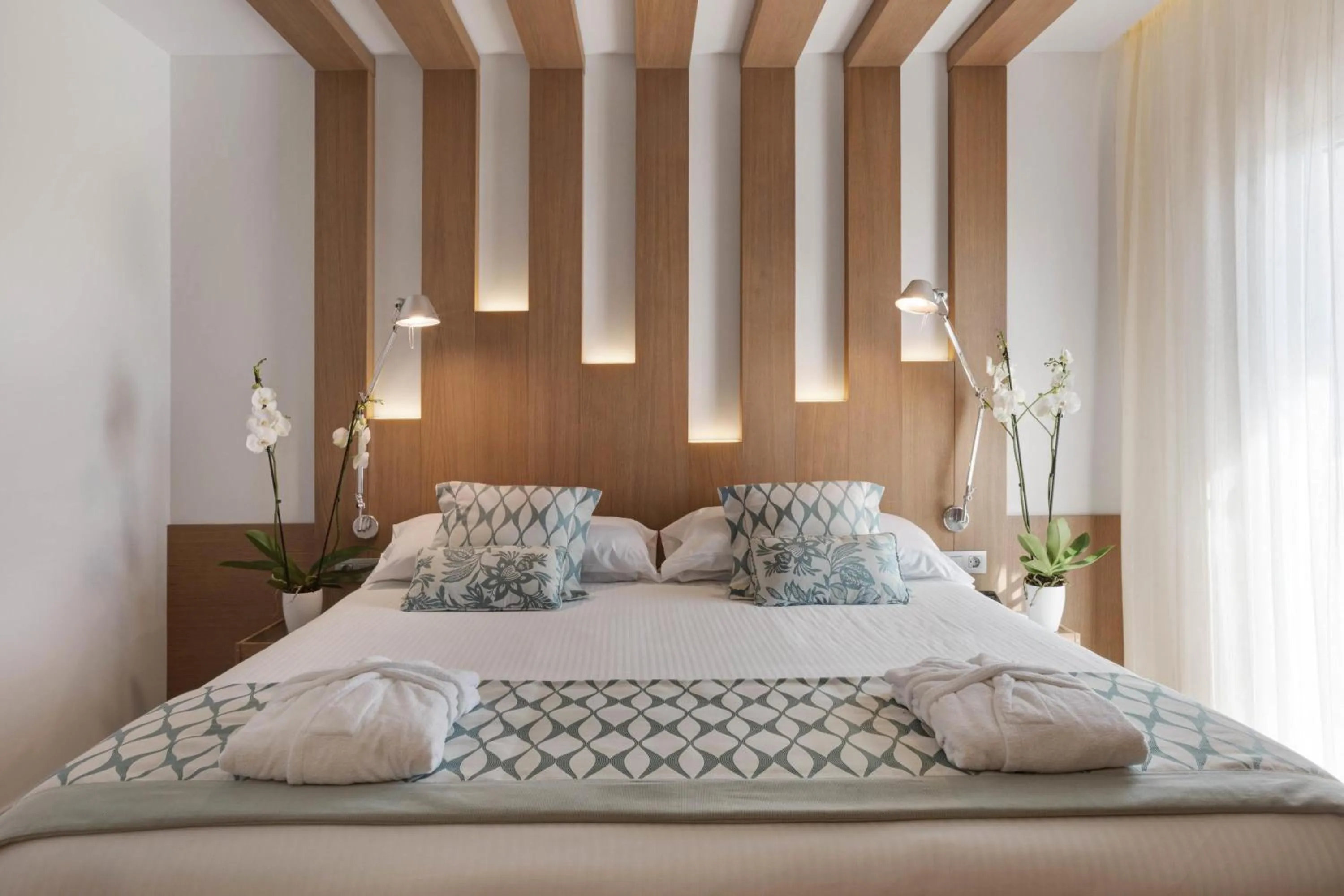 Photo of the whole room, Bed in Pure Salt Garonda - Adults Only