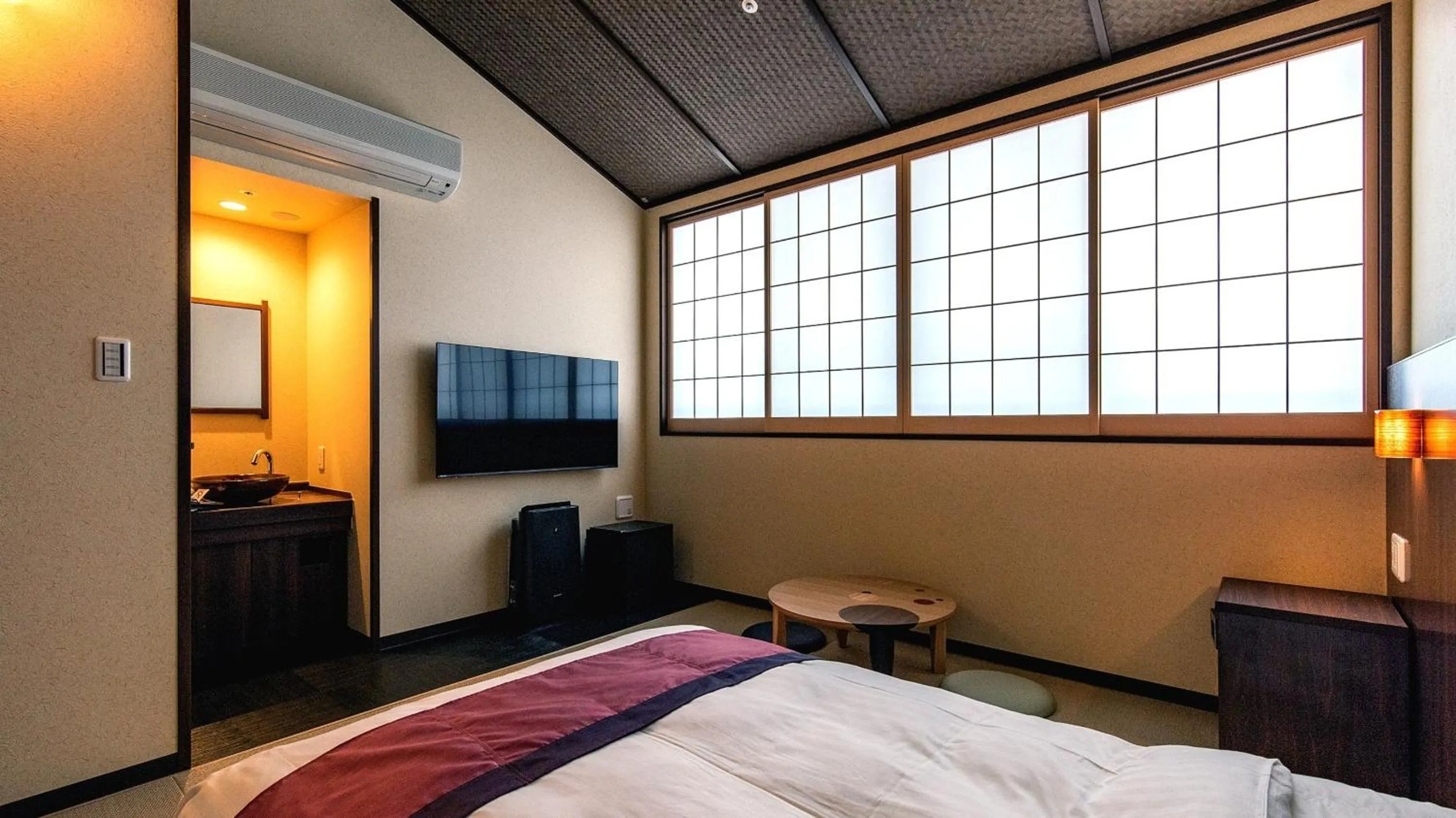 Bedroom, Bed in Tenseien Odawara Station Annex