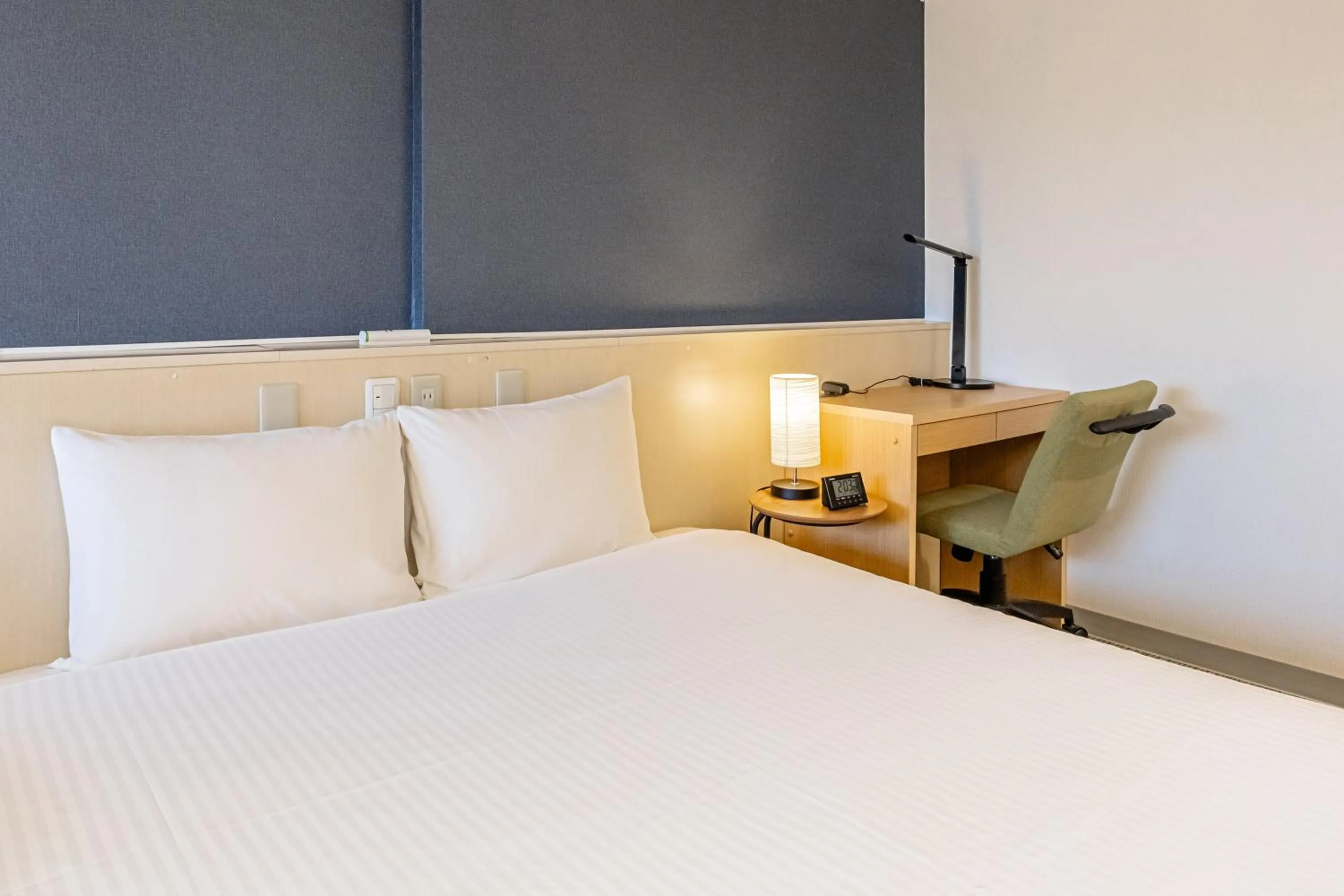 Photo of the whole room, Bed in L stay & grow Harumi