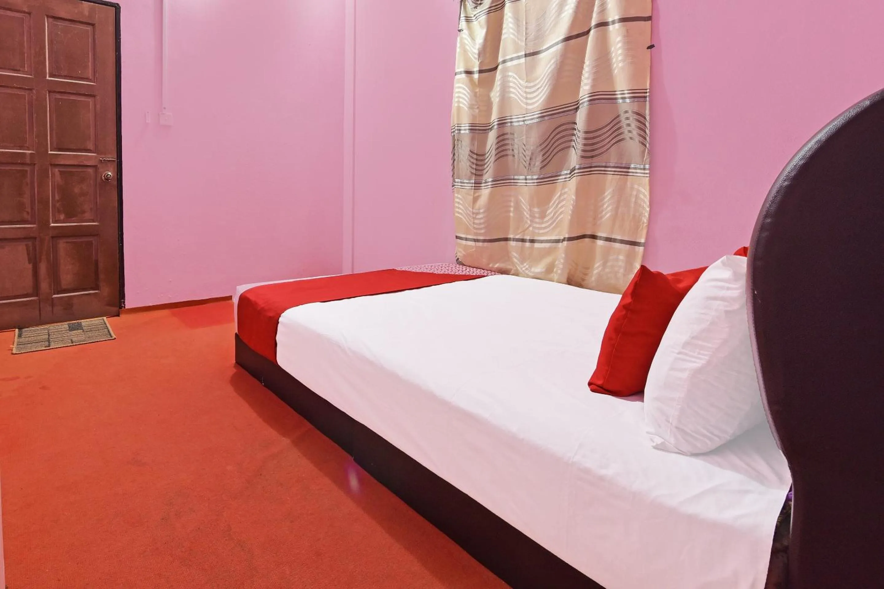 Bedroom, Bed in Capital O 90664 Rabi Hotel