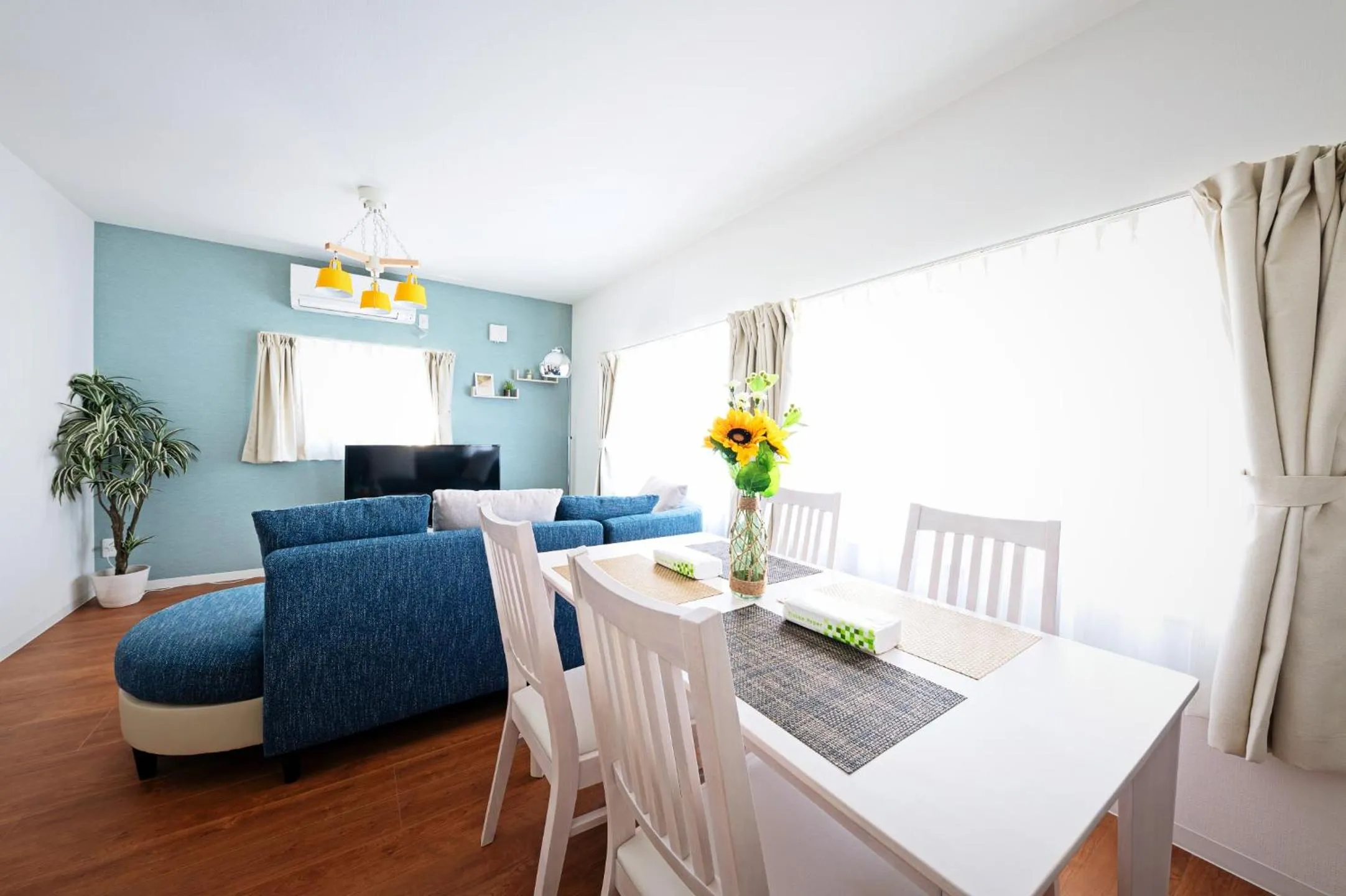 Dining area in APHONGO HOTEL