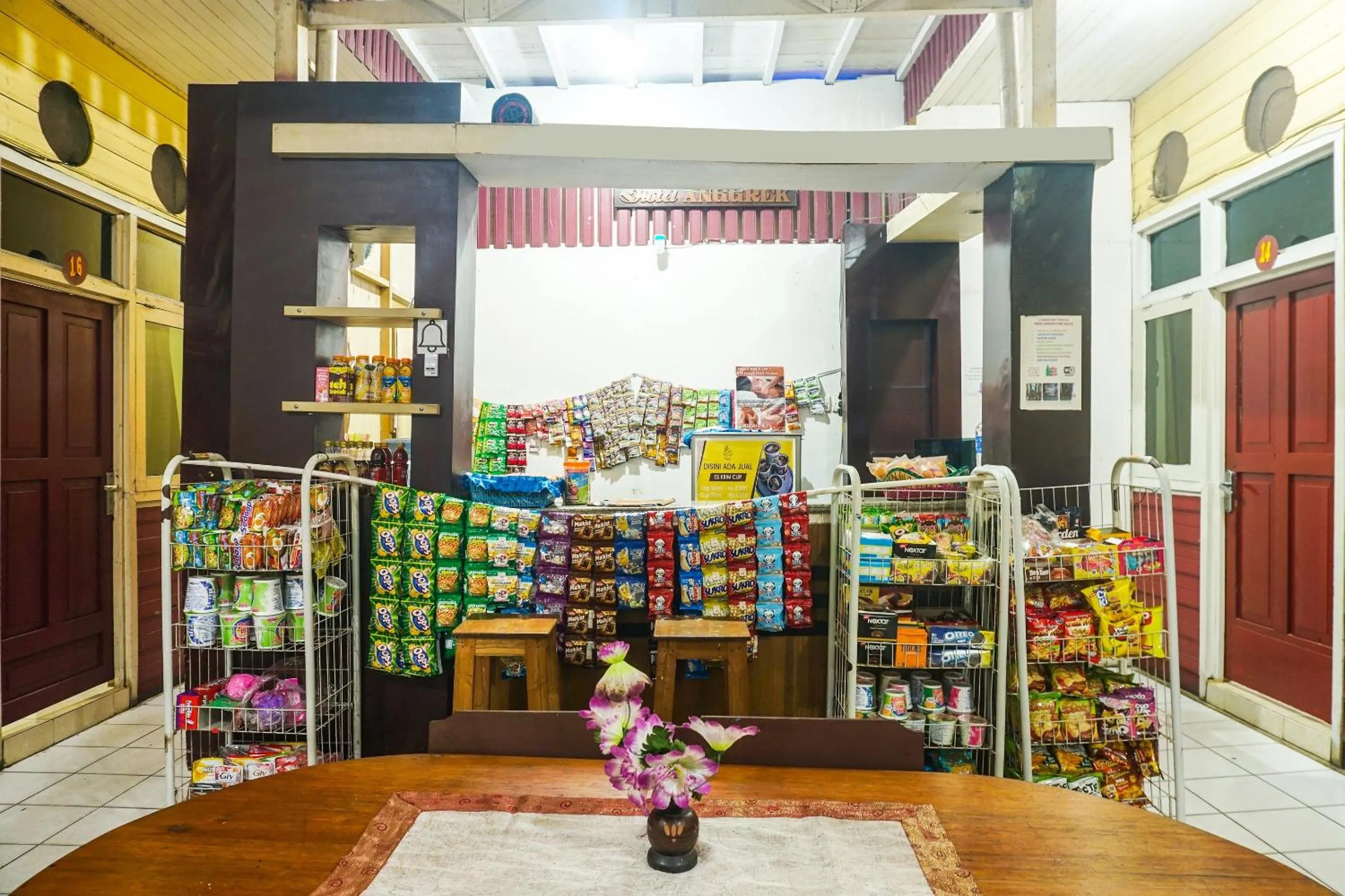 Lobby or reception in Hotel O Anggrek Daqu Syariah Kapuas