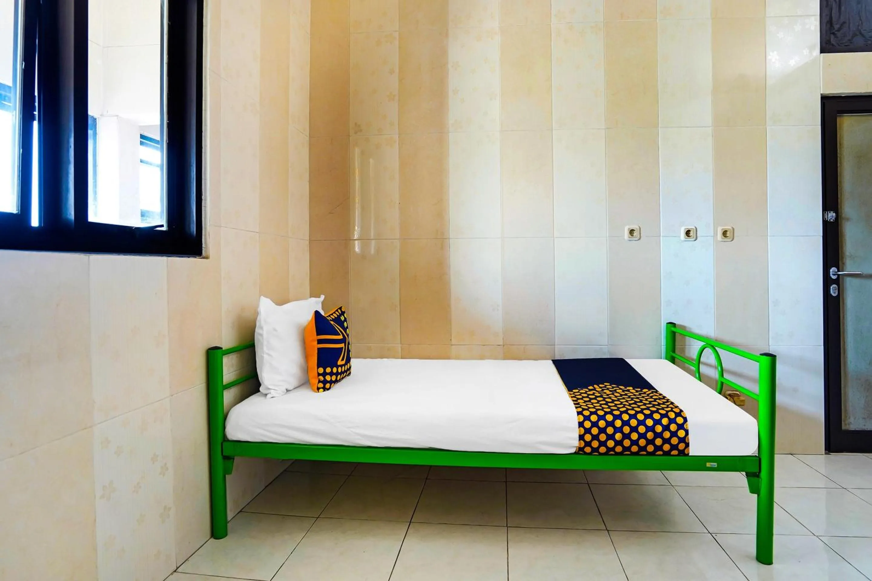 Bedroom, Bed in OYO Life 91856 Griya Gedangan Syariah