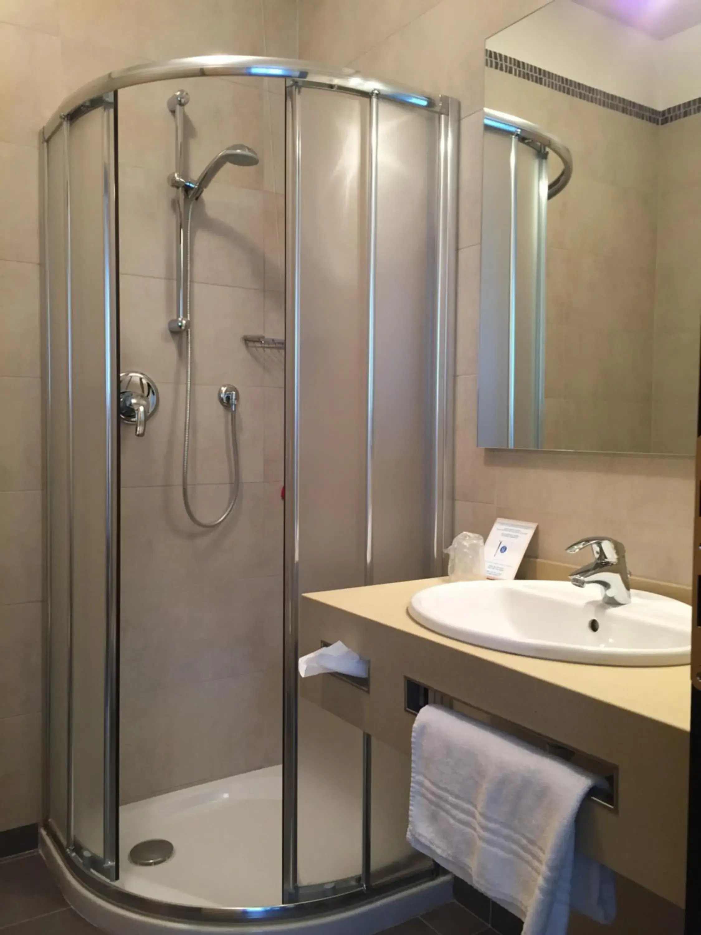 Single Room with Bathroom in Luxury Rooms Padova Station Single Room with Bathroom in Luxury Rooms Padova Station