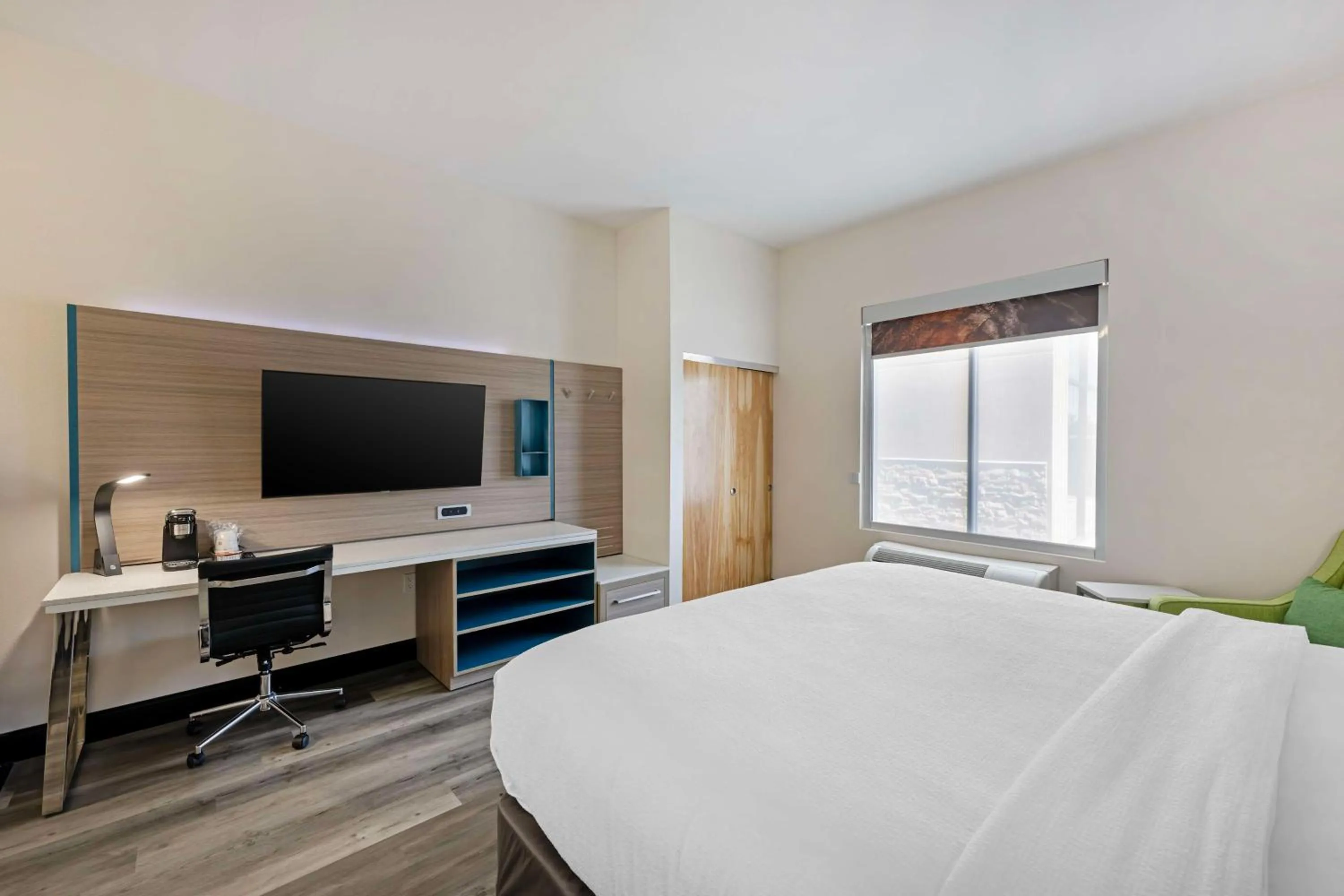 Bedroom, Bed in Best Western Plus Executive Residency Carlsbad Hotel