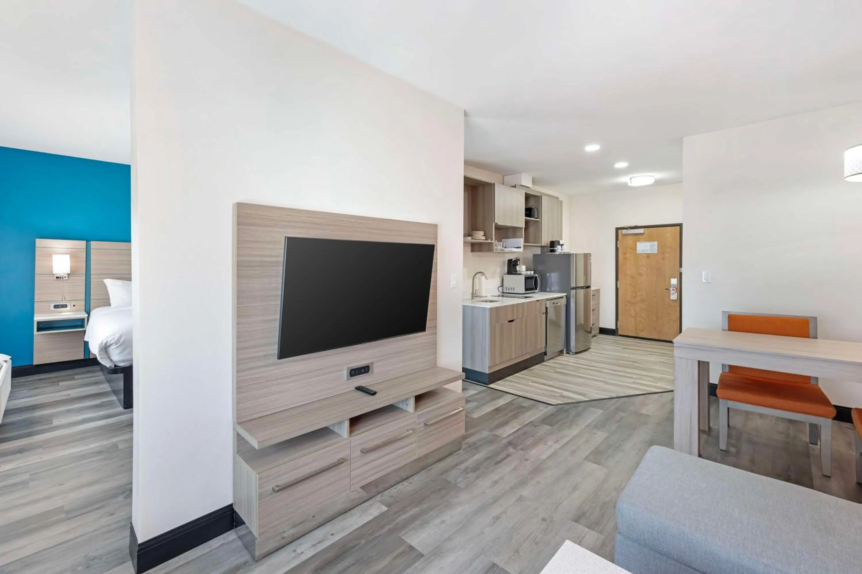 Bedroom in Best Western Plus Executive Residency Carlsbad Hotel