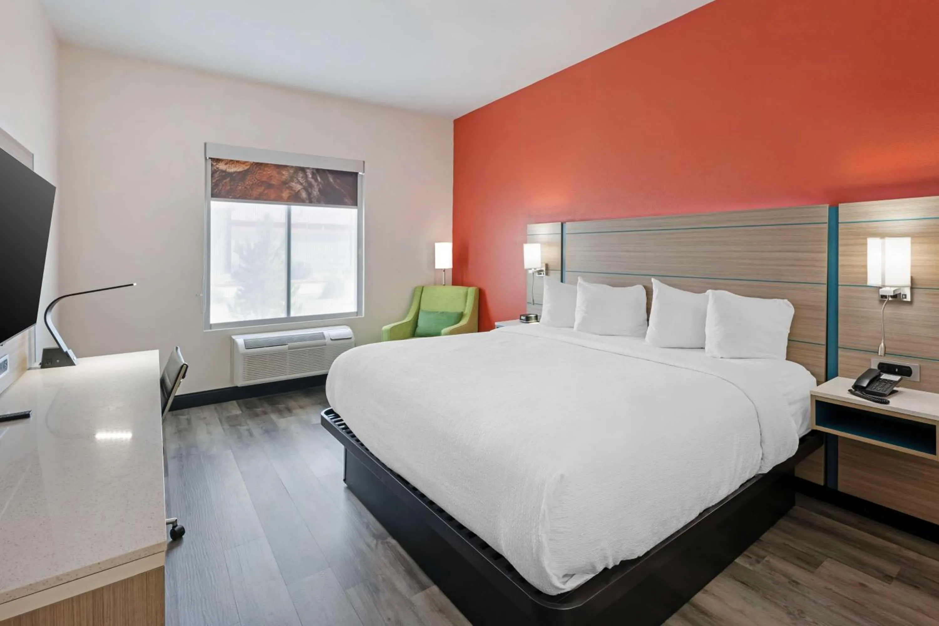 Bedroom, Bed in Best Western Plus Executive Residency Carlsbad Hotel