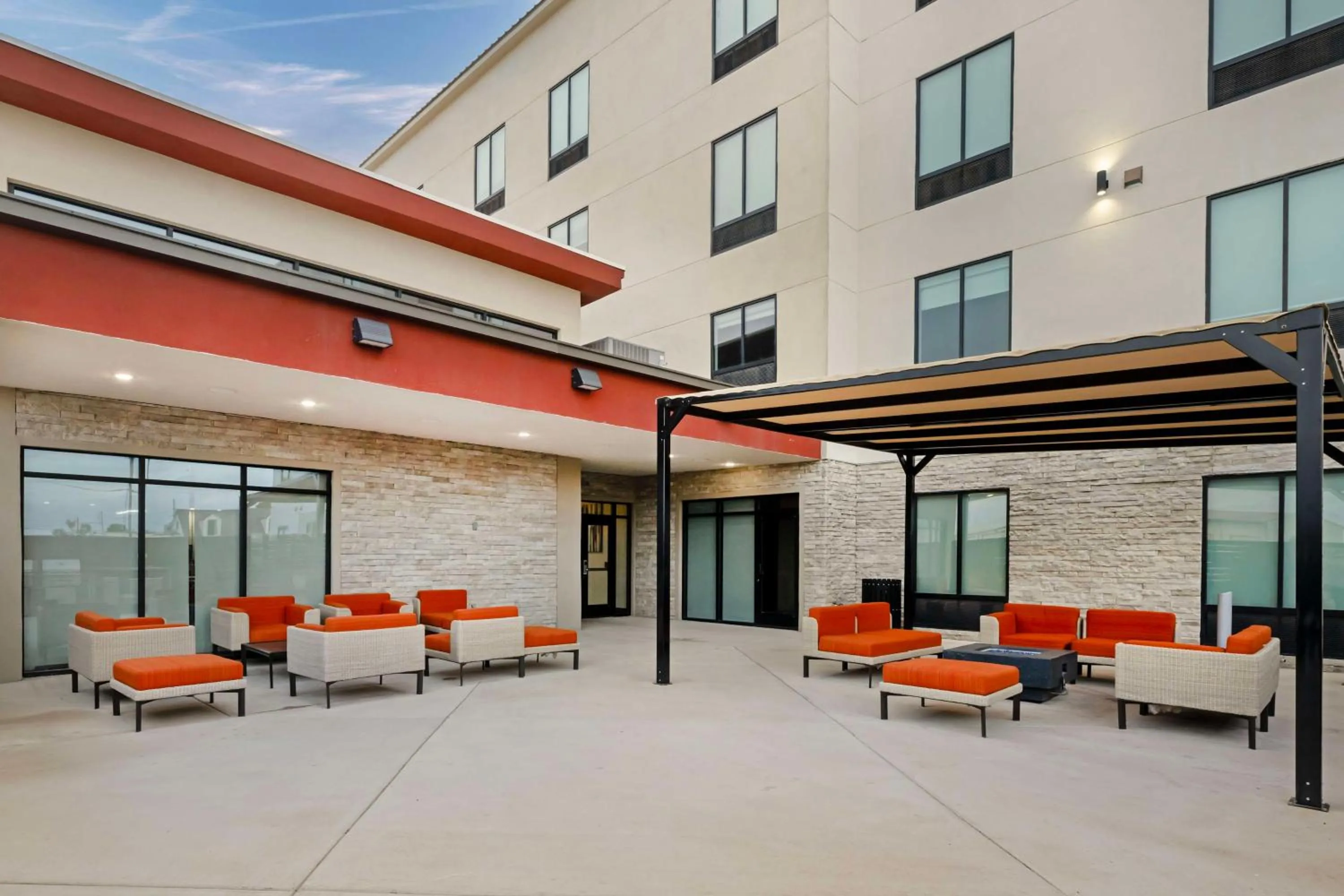 Property building in Best Western Plus Executive Residency Carlsbad Hotel
