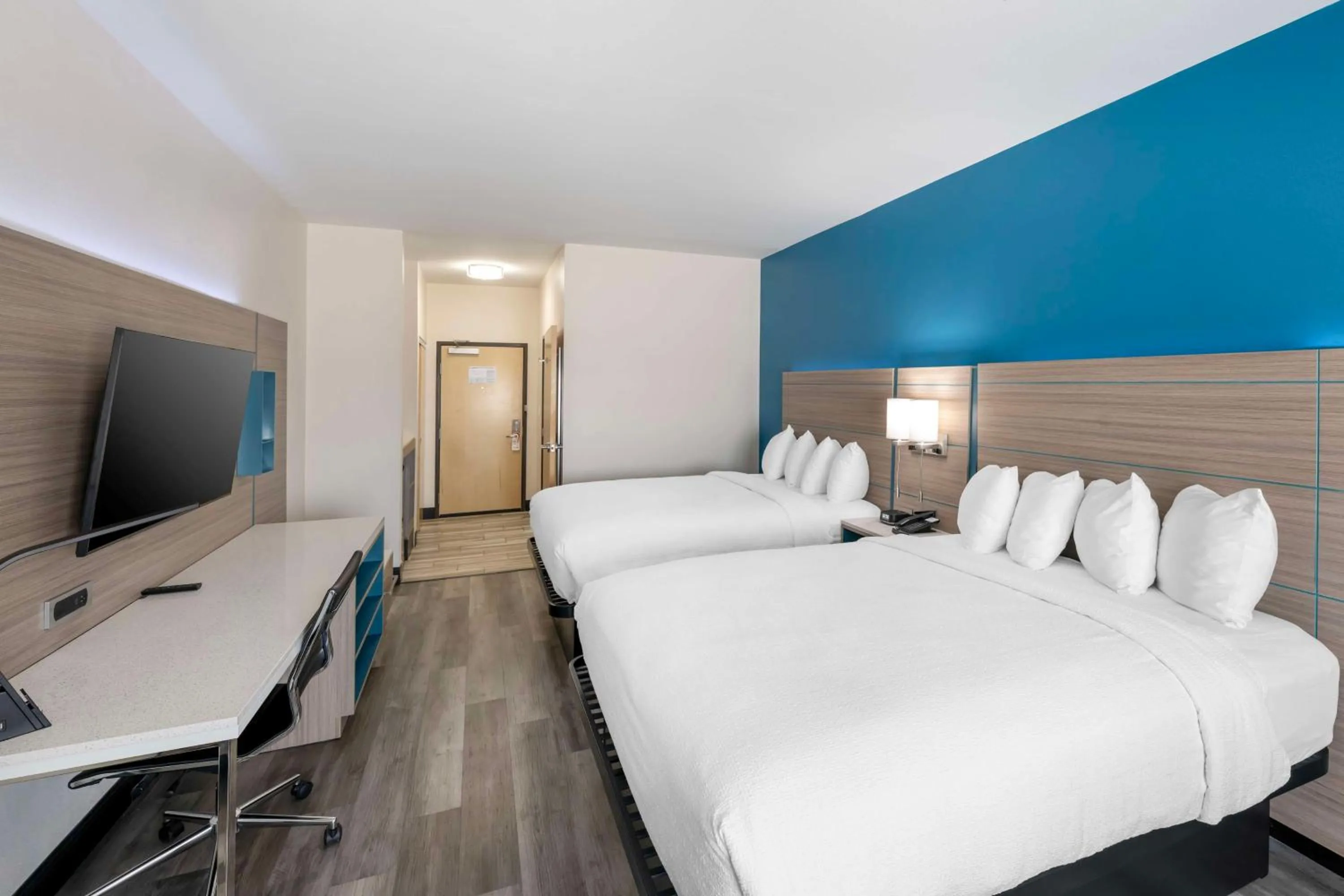 Bedroom, Bed in Best Western Plus Executive Residency Carlsbad Hotel