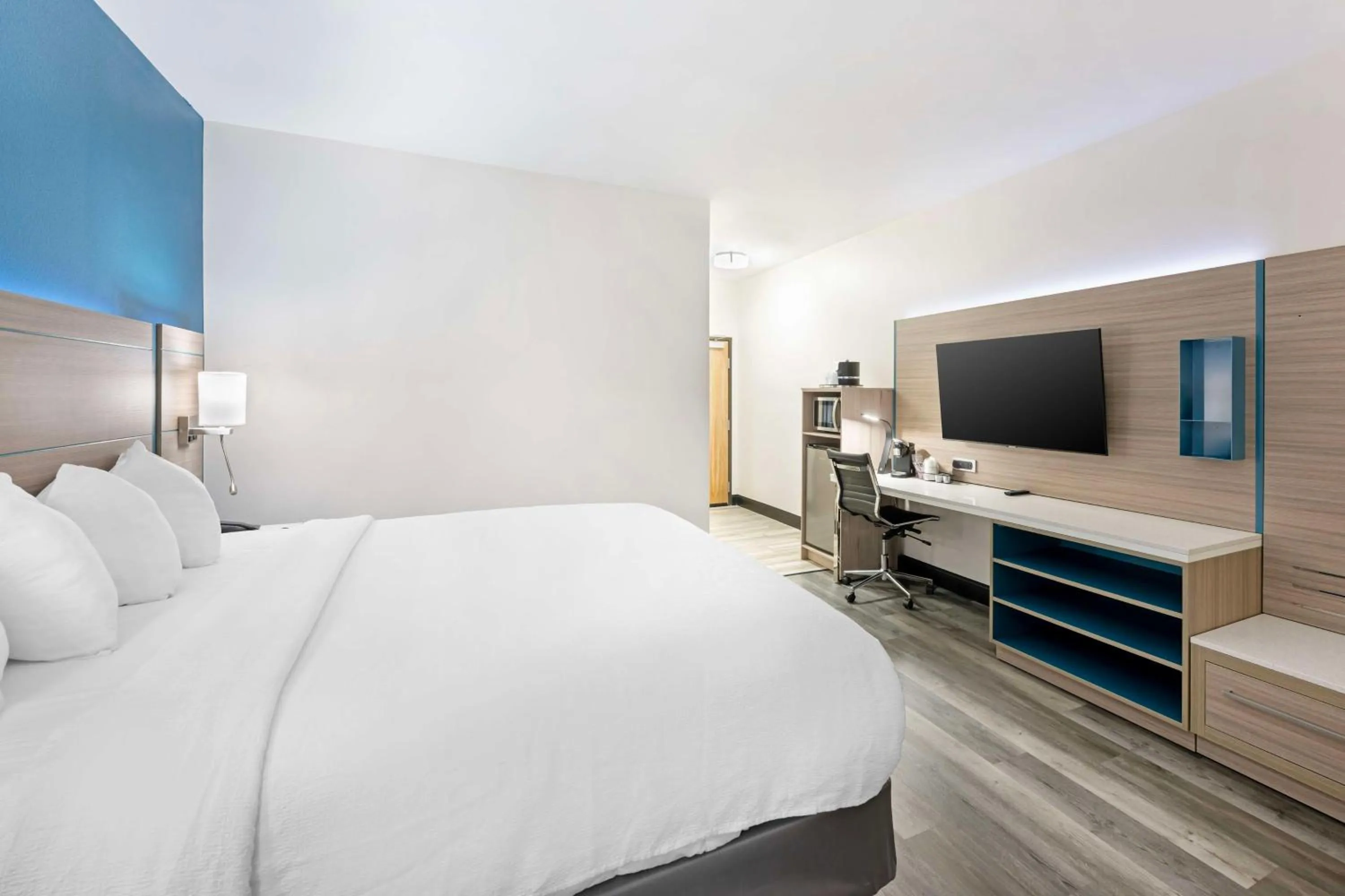 Bedroom, Bed in Best Western Plus Executive Residency Carlsbad Hotel