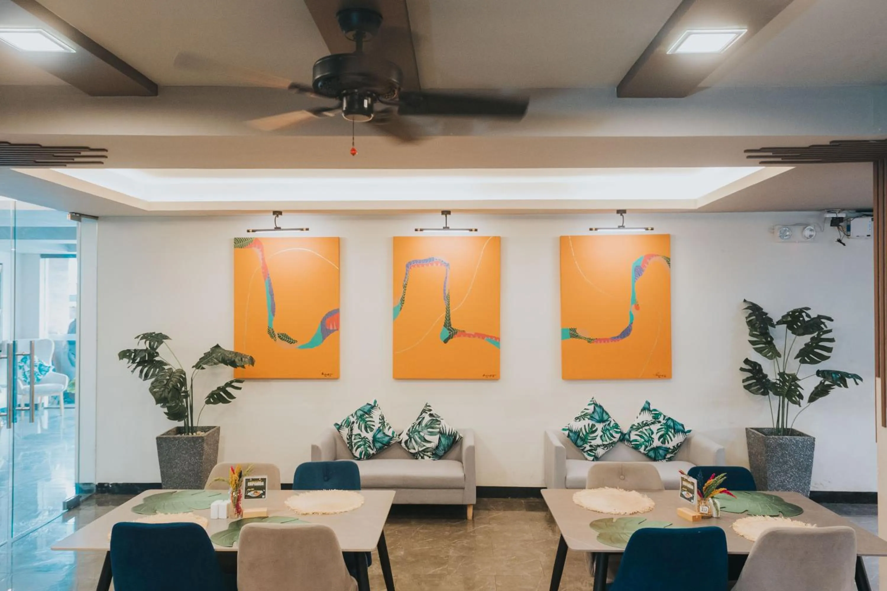 Restaurant/places to eat in SureStay Studio by Best Western Clarkview Angeles City