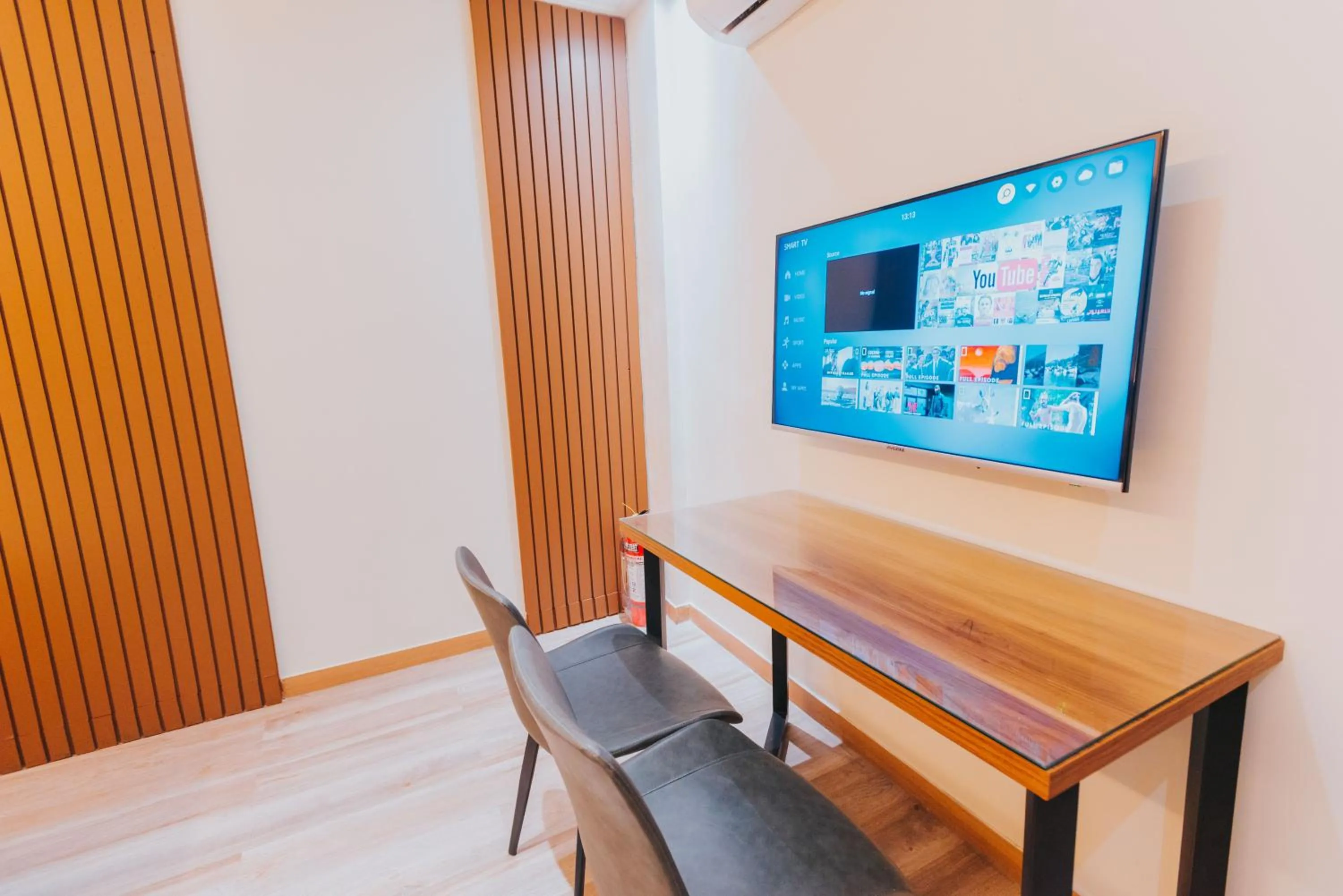 TV and multimedia in SureStay Studio by Best Western Clarkview Angeles City