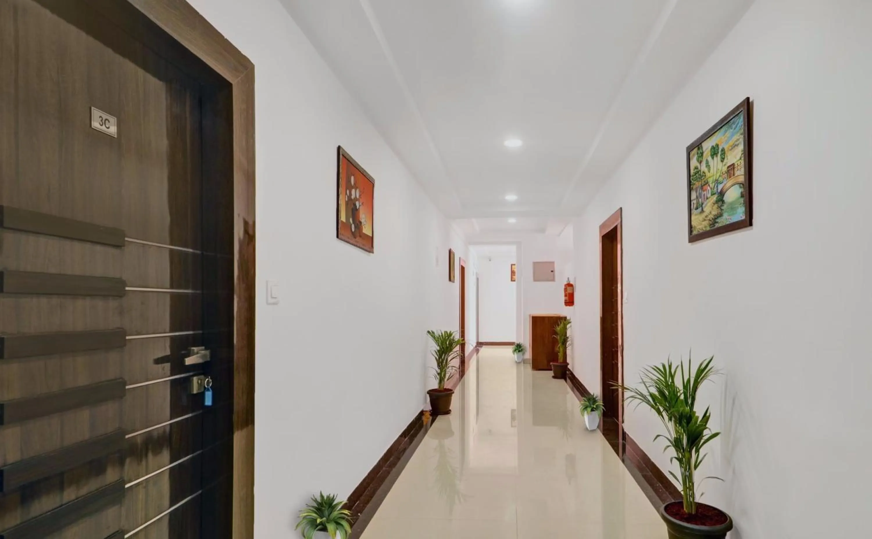 Lobby or reception in Super Townhouse RCC PARK VIEW INN