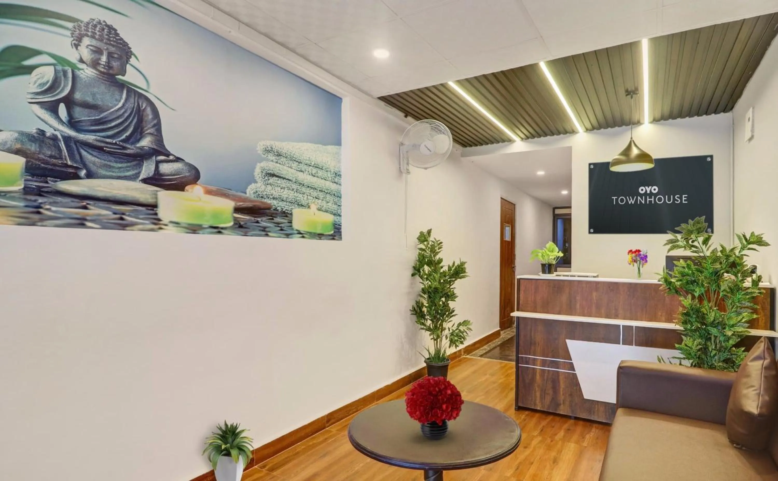 Lobby or reception in Super Townhouse RCC PARK VIEW INN