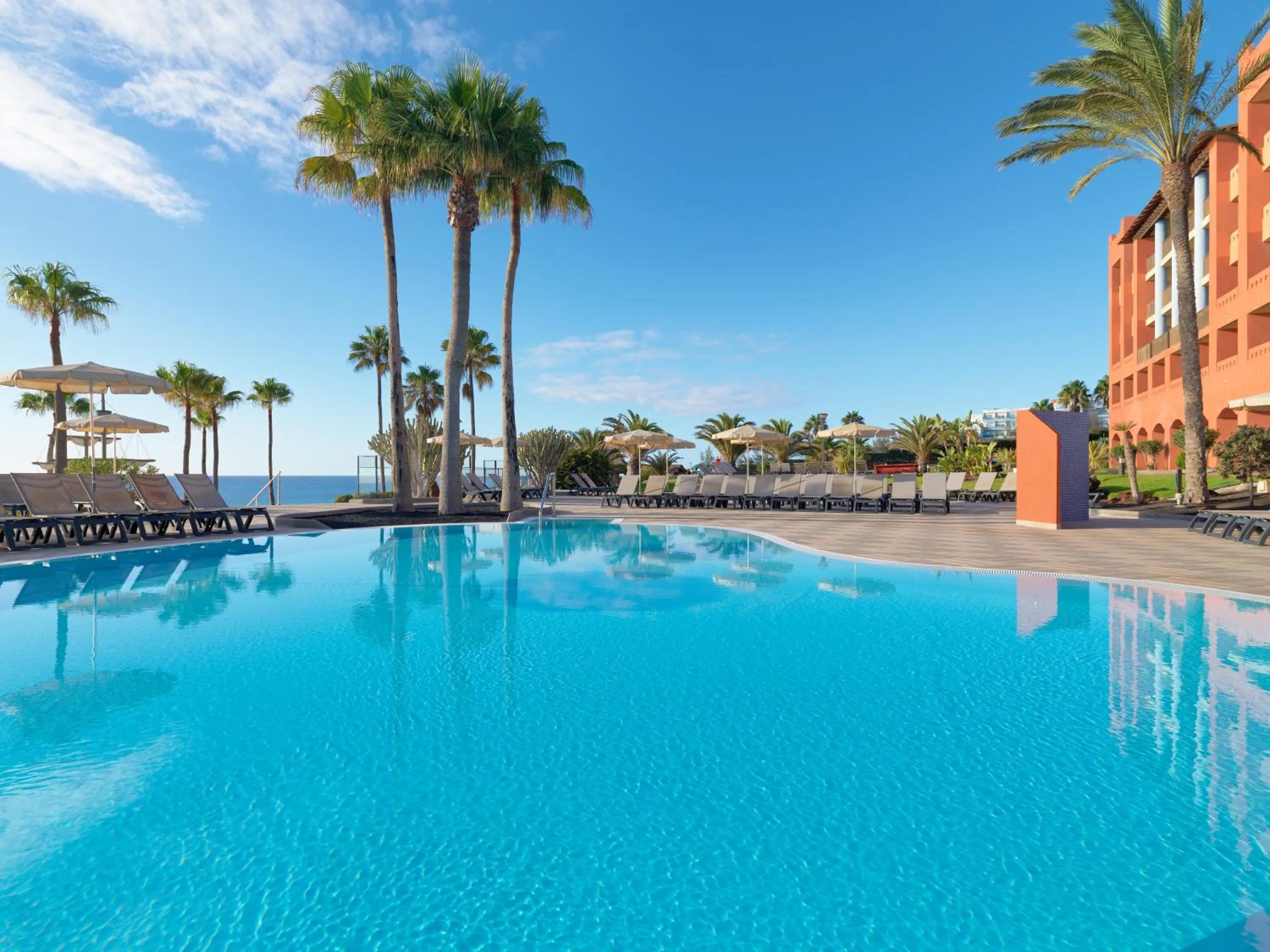 Swimming pool in H10 Tindaya