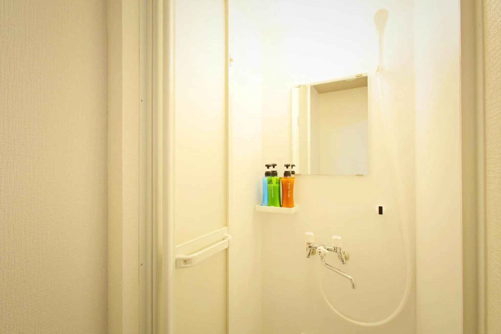 Shower in HEIGHTS N7