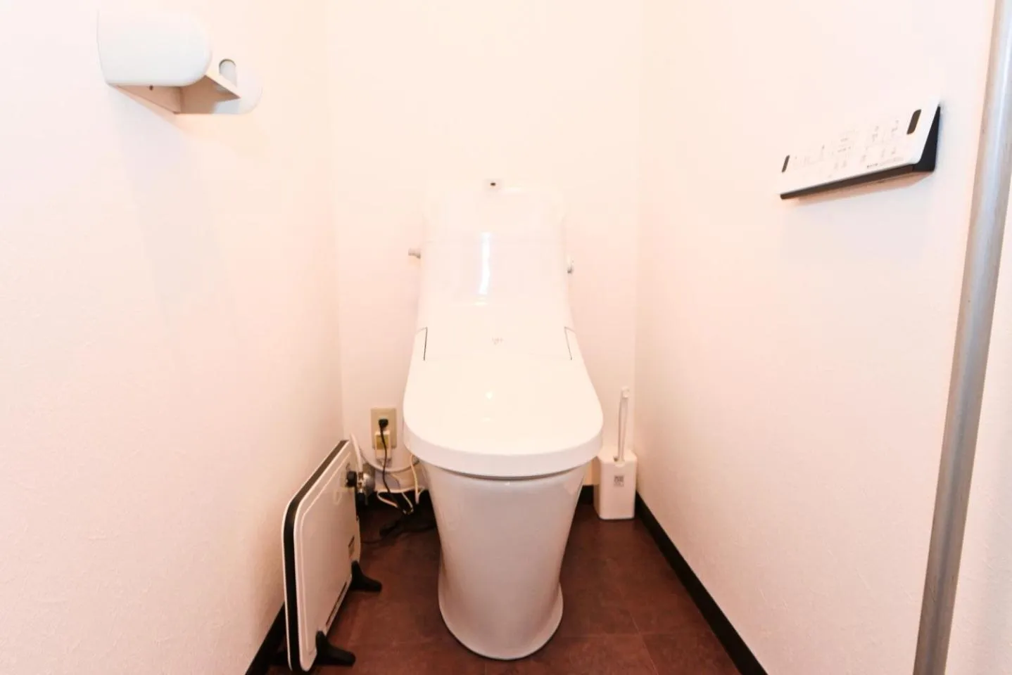 Toilet in HEIGHTS N7